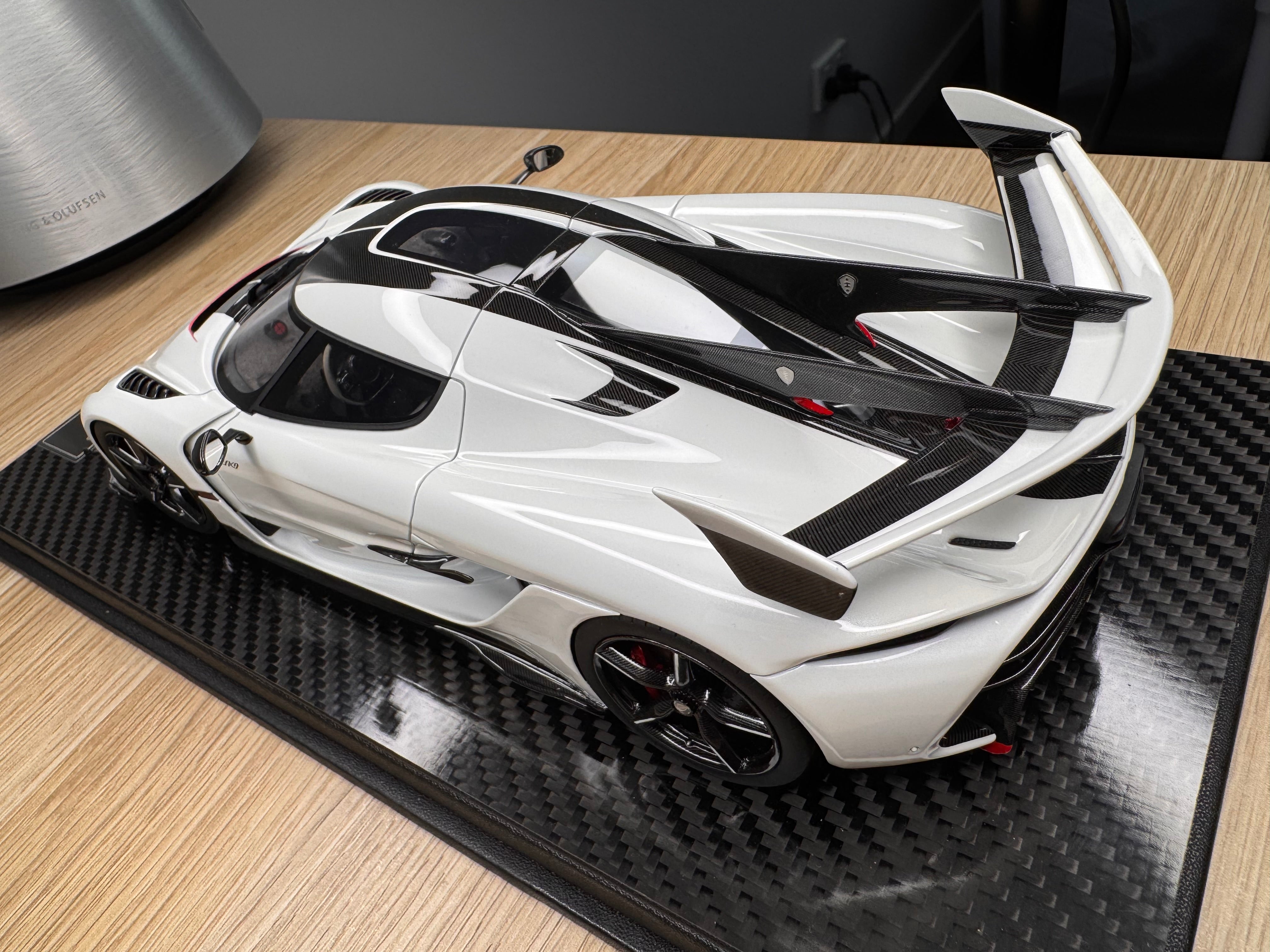 Koenigsegg Jesko - Crystal White - 1:18