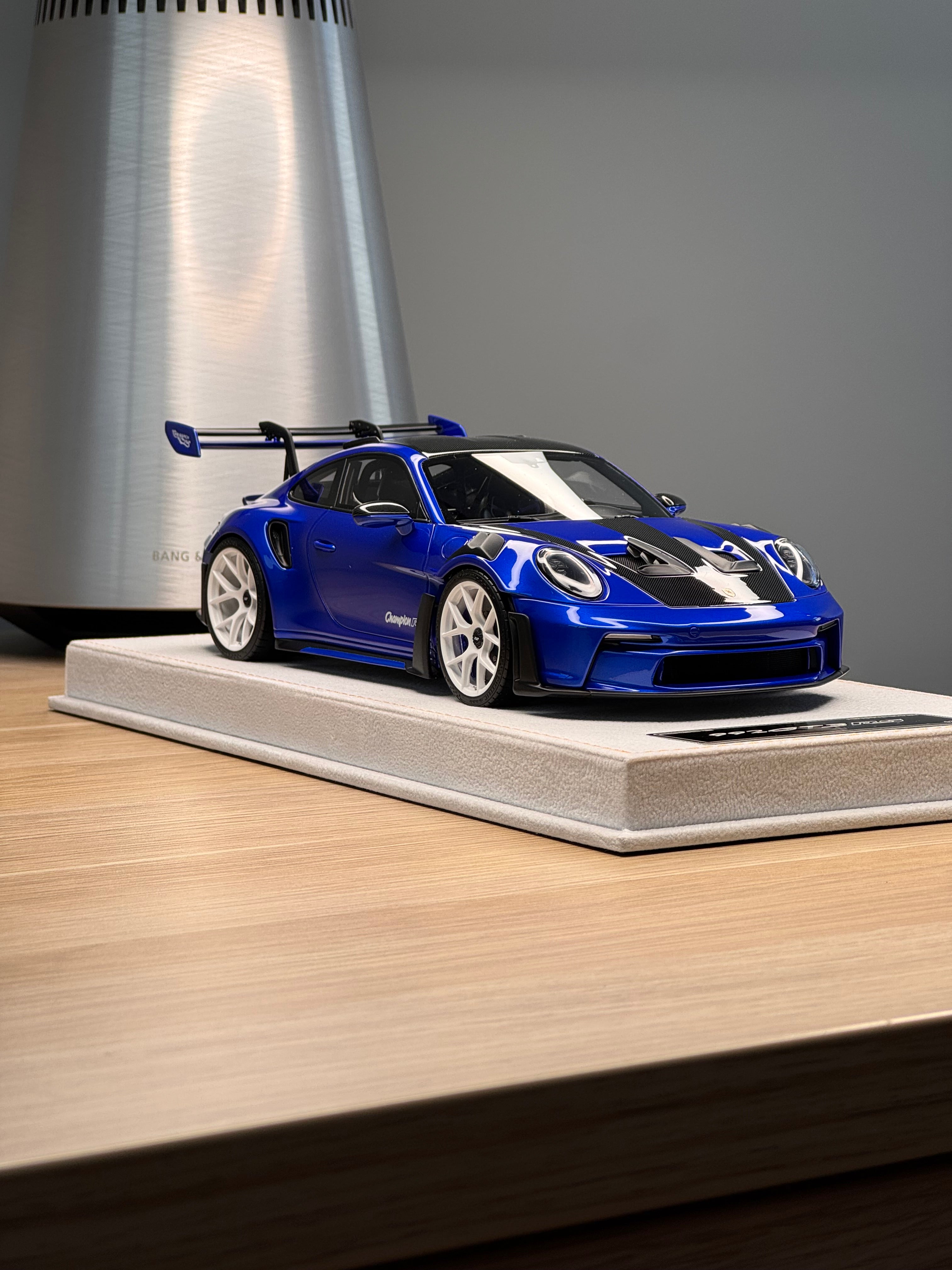 Porsche 911 992 GT3RS - Metallic Blue - 1:18