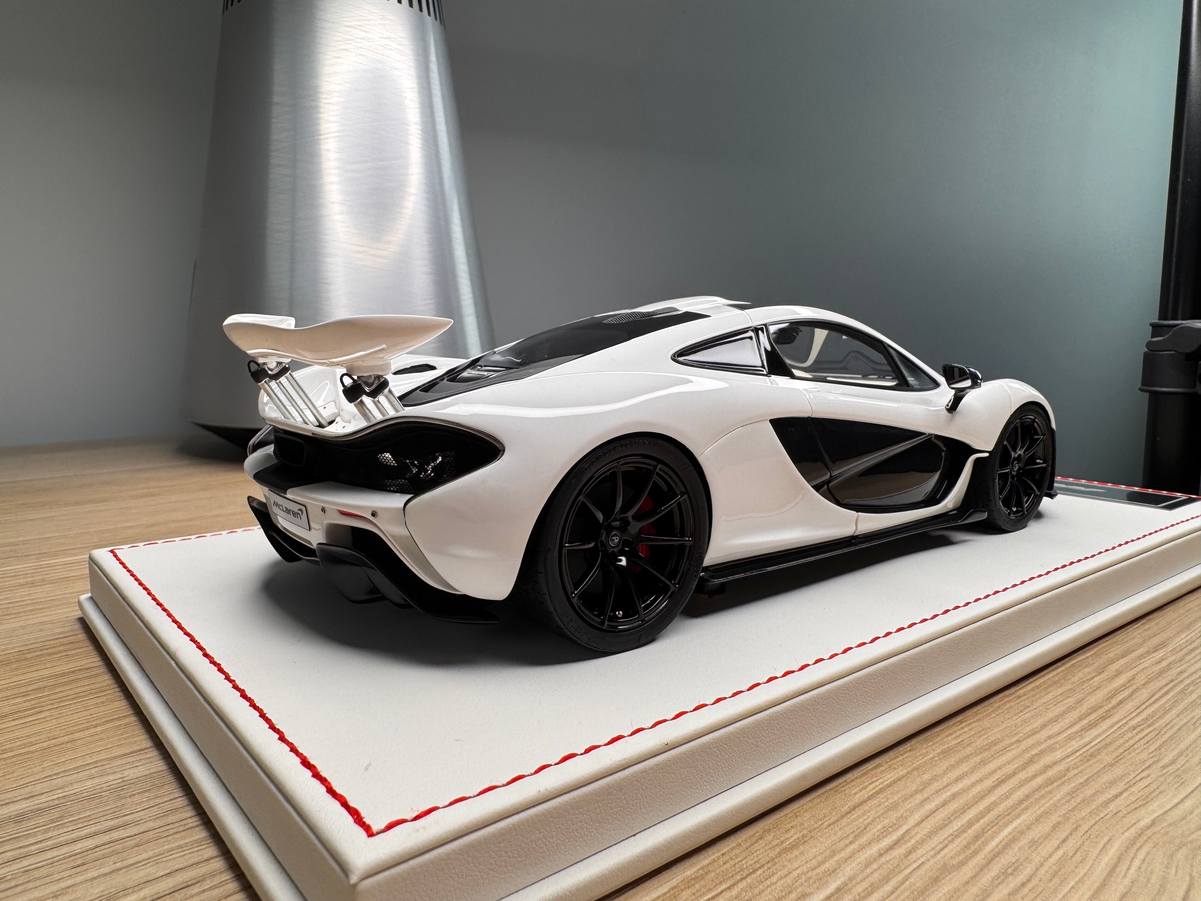 McLaren P1 - Silica White / Black - 1:18