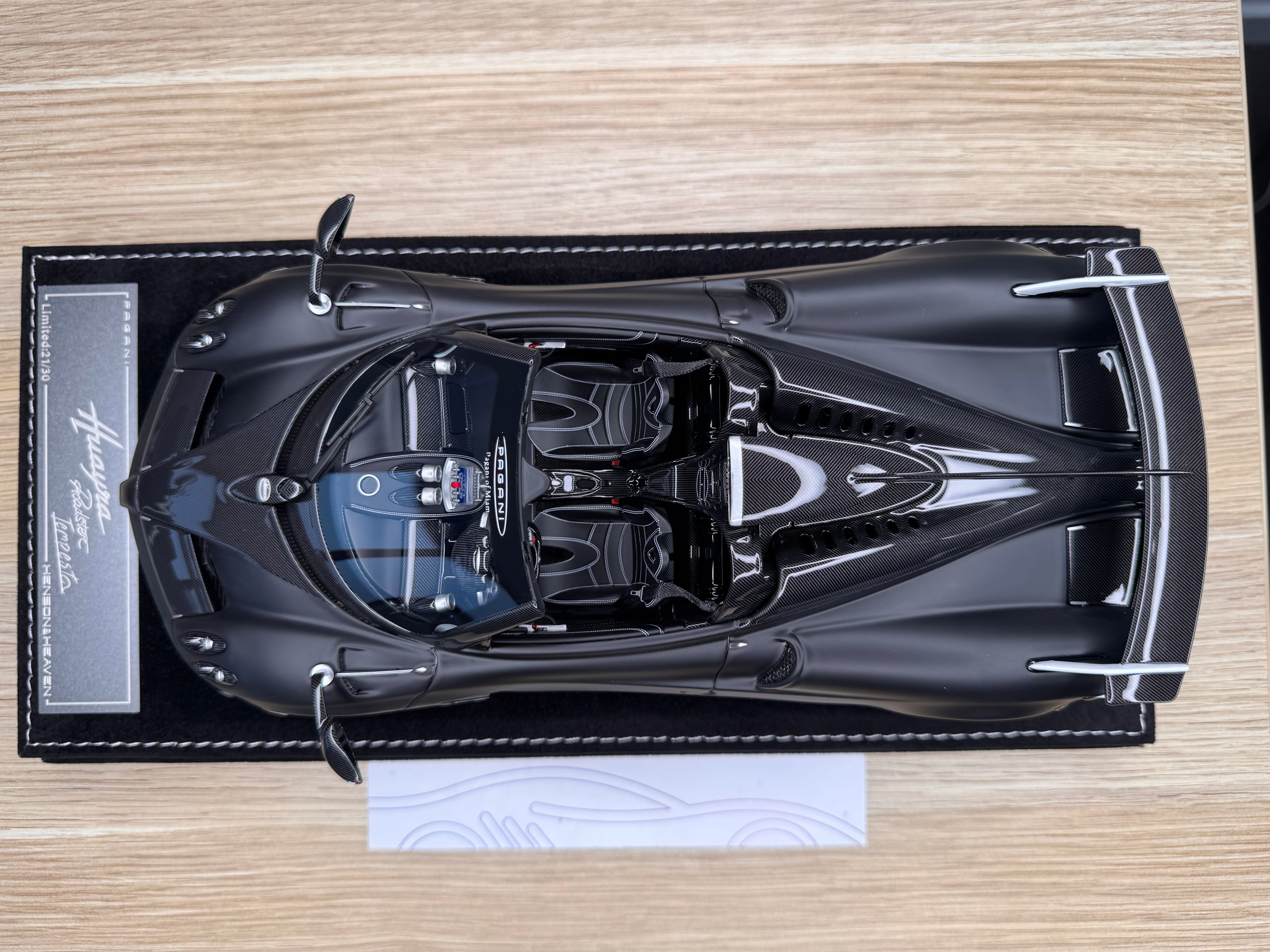 Pagani Huayra Roadster Tempesta - matte black / carbon - 1:18