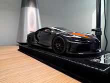 Load image into Gallery viewer, Bugatti Chiron Super Sport 300 - Black Carbon &amp; Orange - 1:18
