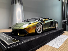 Load image into Gallery viewer, Lamborghini Aventador LP700-4 Roadster - Chameleon Gold - 1:18
