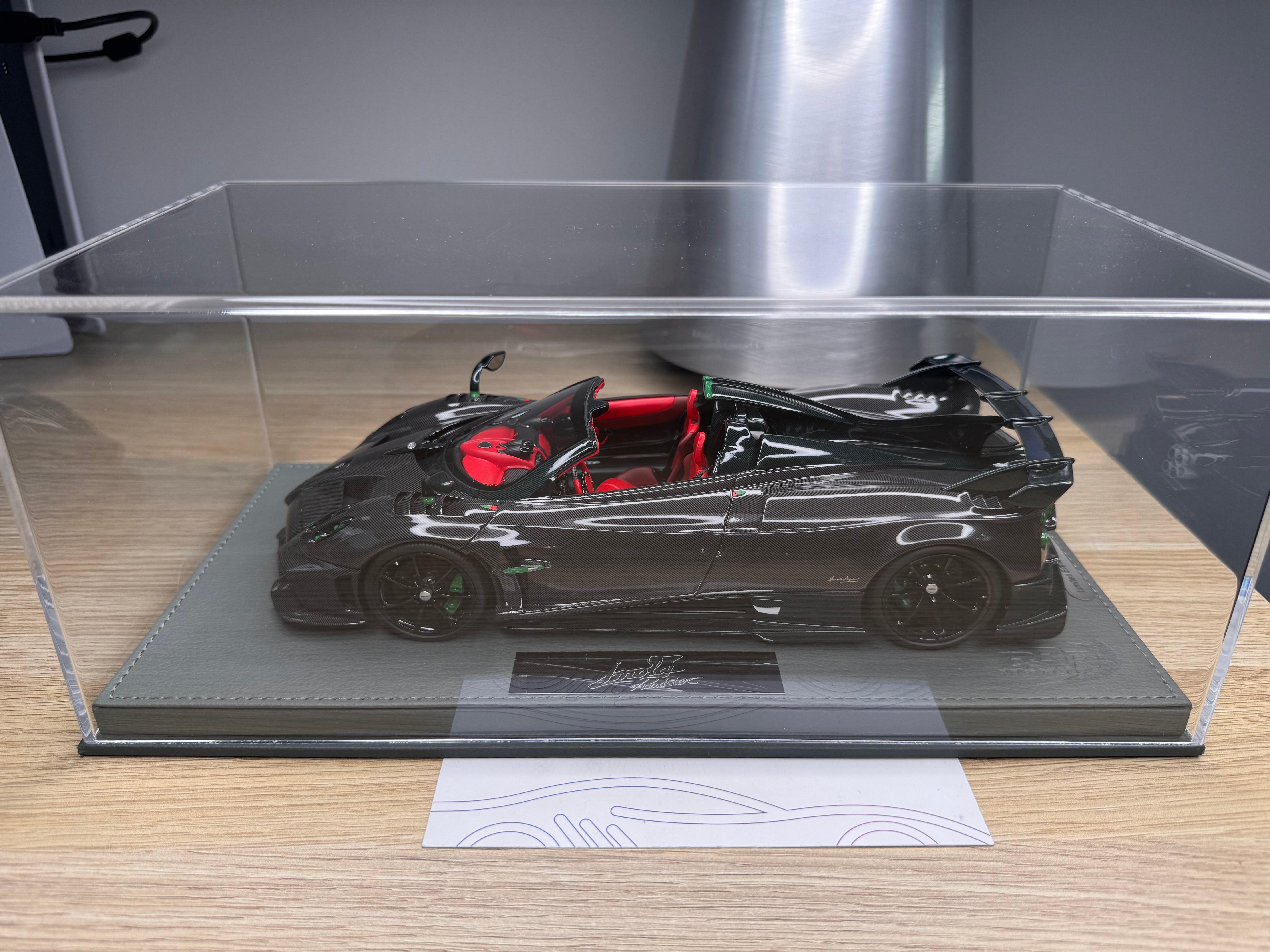 Pagani Imola Roadster - Gloss Carbon - 1:18