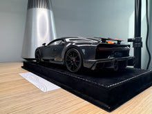 Load image into Gallery viewer, Bugatti Chiron Super Sport 300 - Black Carbon &amp; Orange - 1:18
