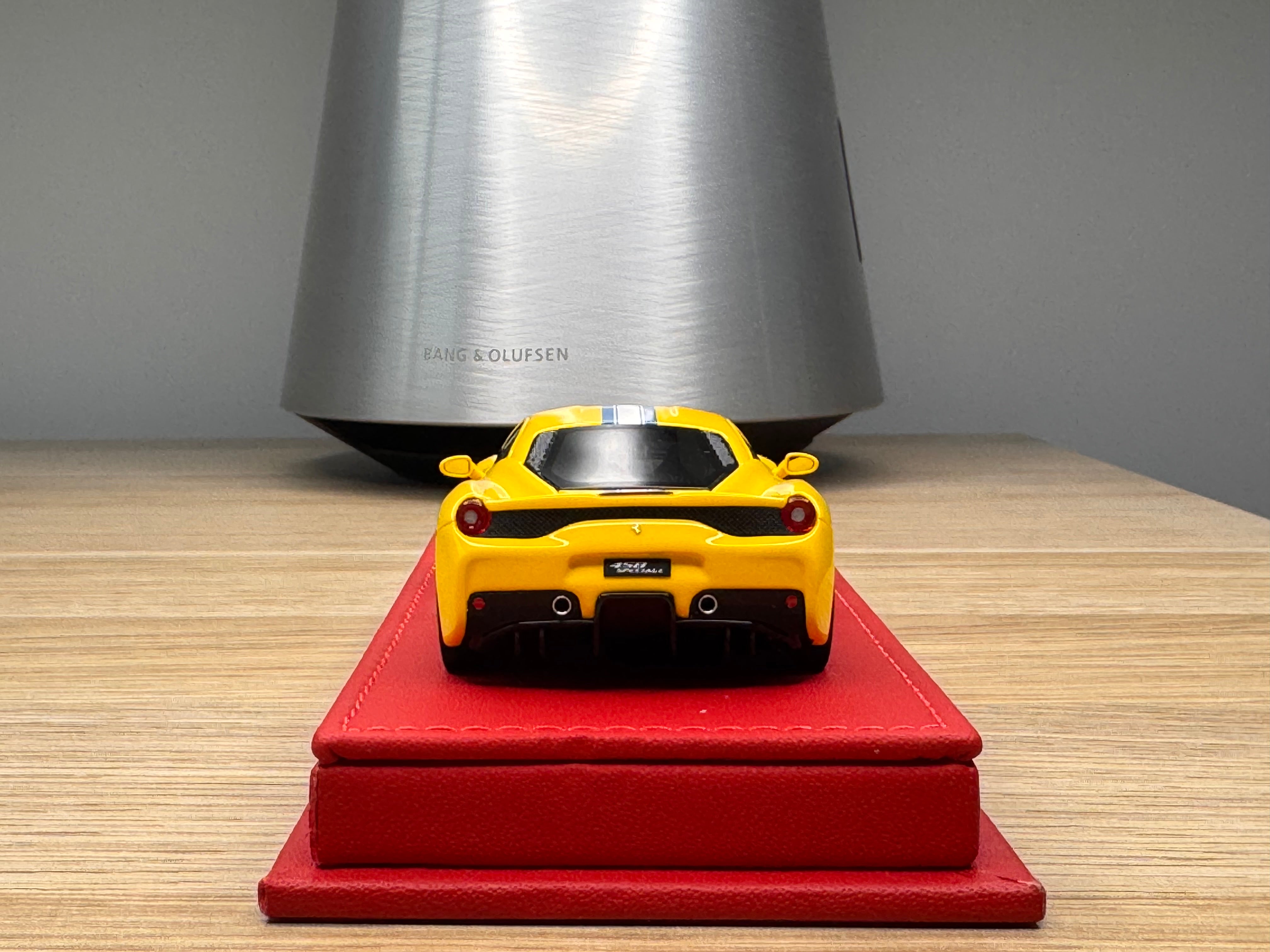 Ferrari 458 Speciale - Giallo Modena - 1:43