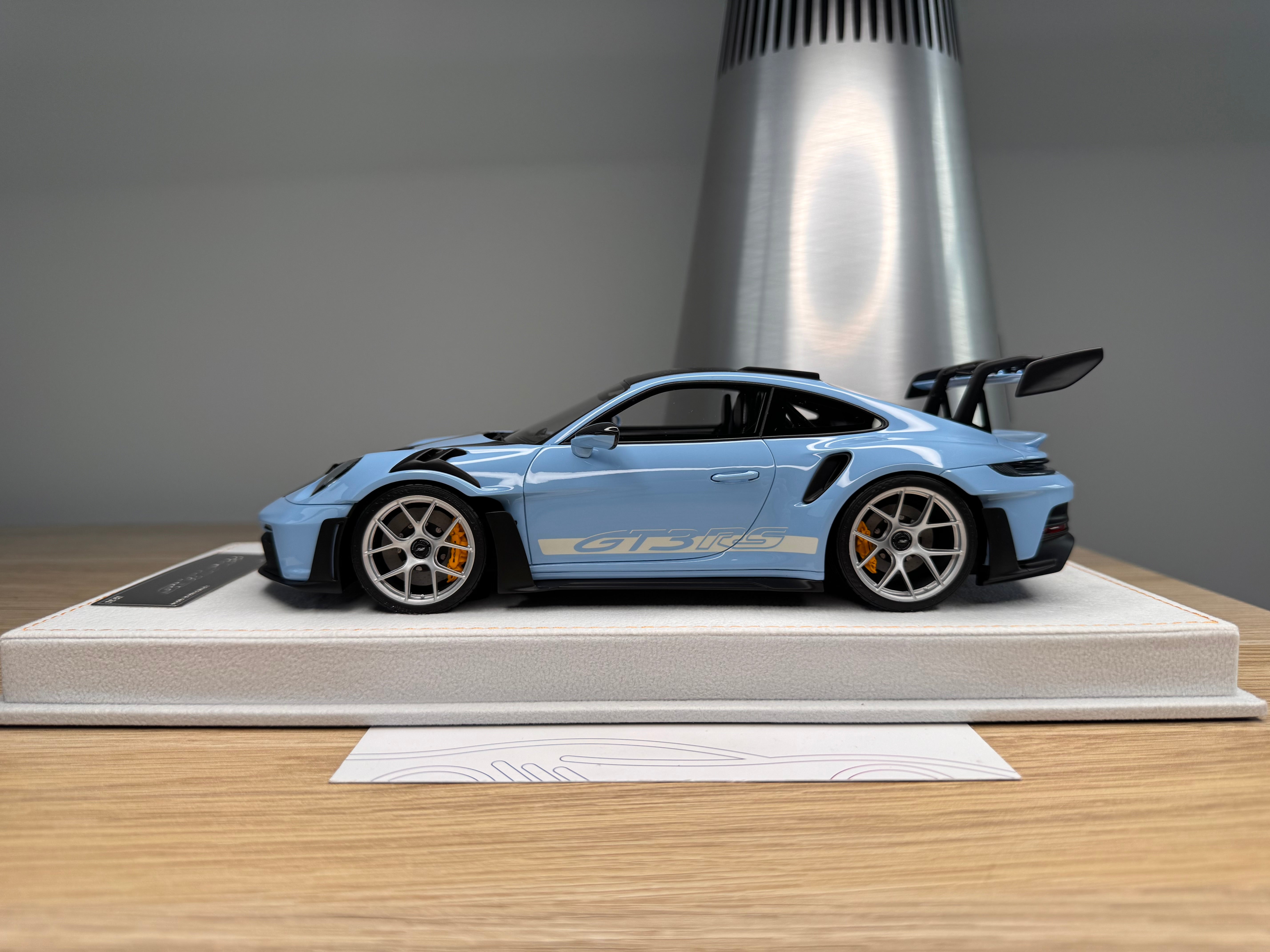 Porsche 911 992 GT3RS - Baby Blue - 1:18