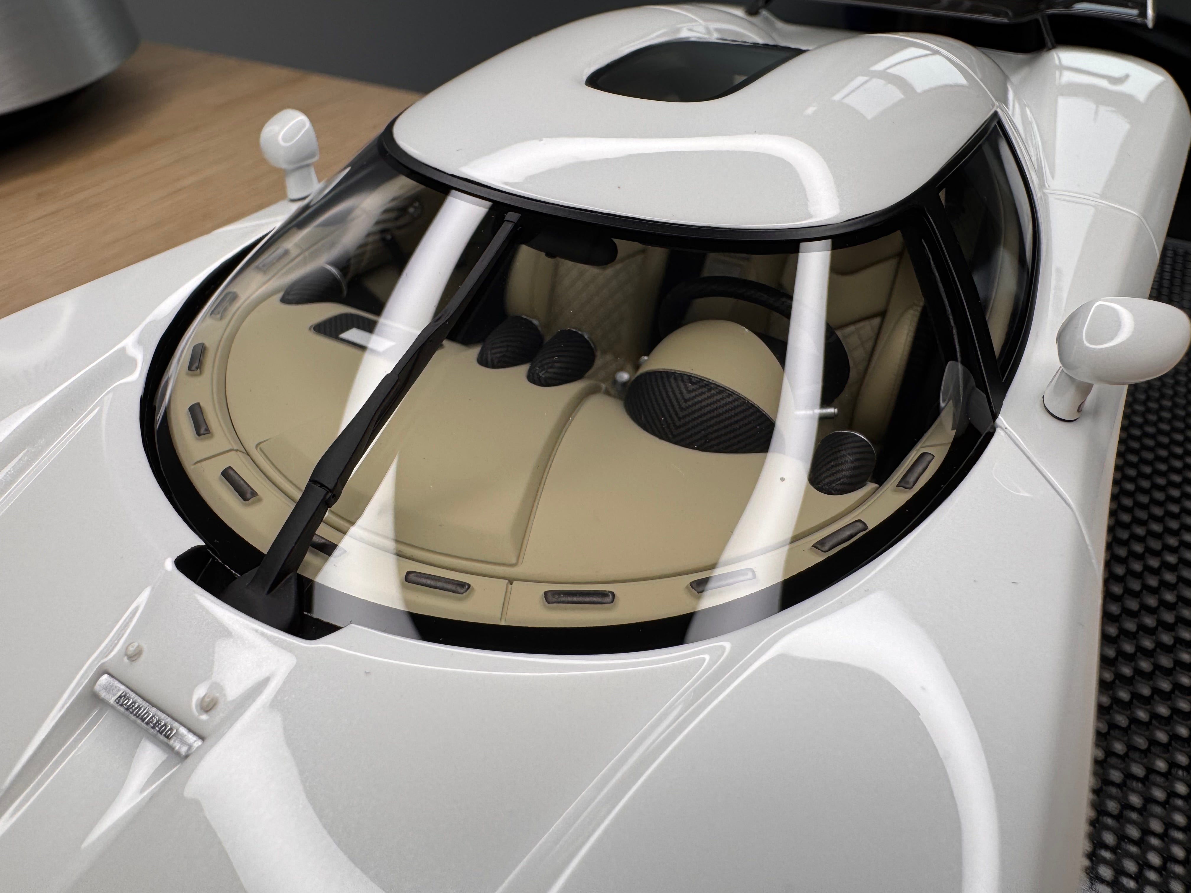 Koenigsegg CCXR - Pearl White - 1:18