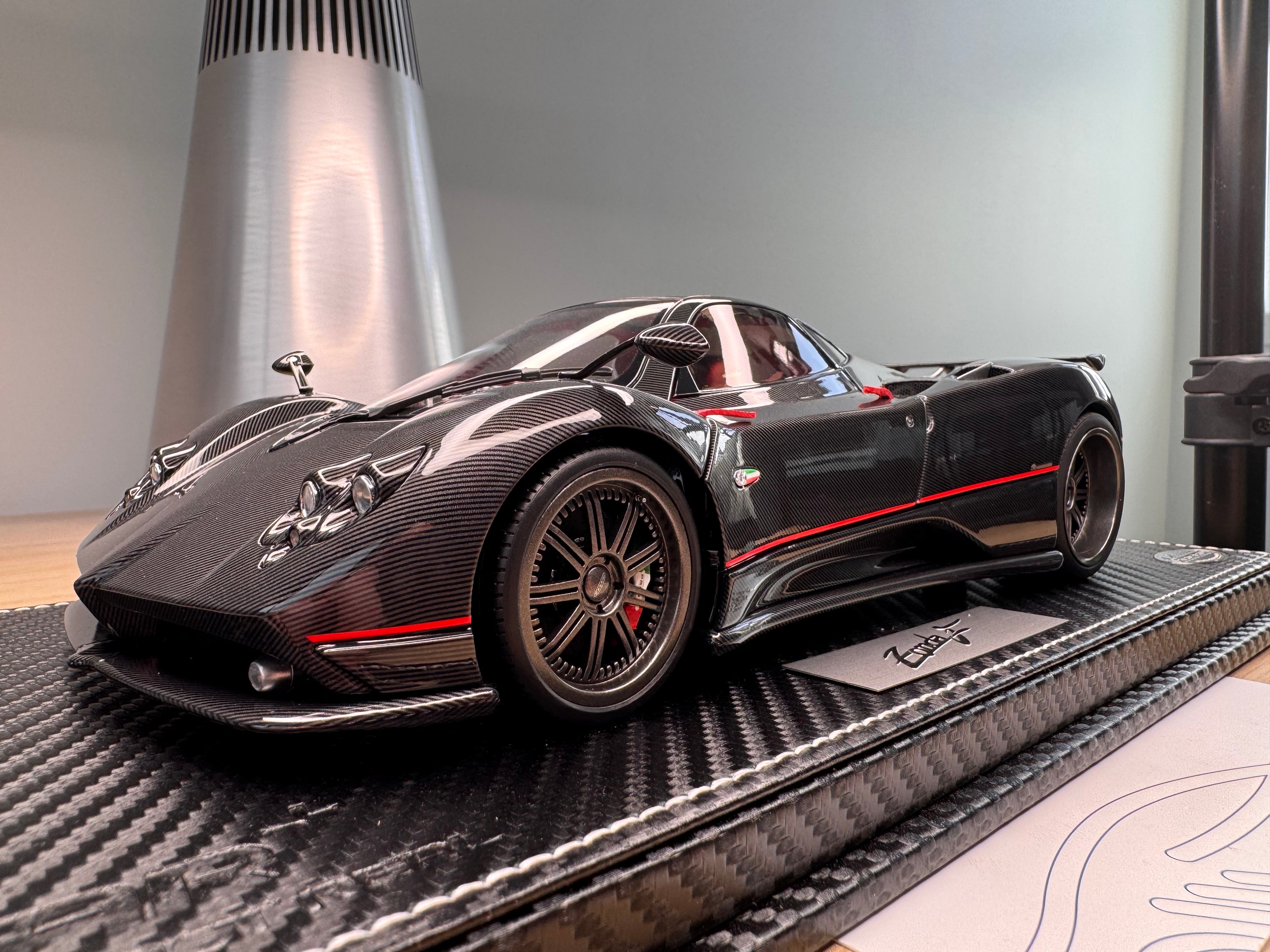 Pagani Zonda F - gloss carbon black OPEN PARTS - 1:18