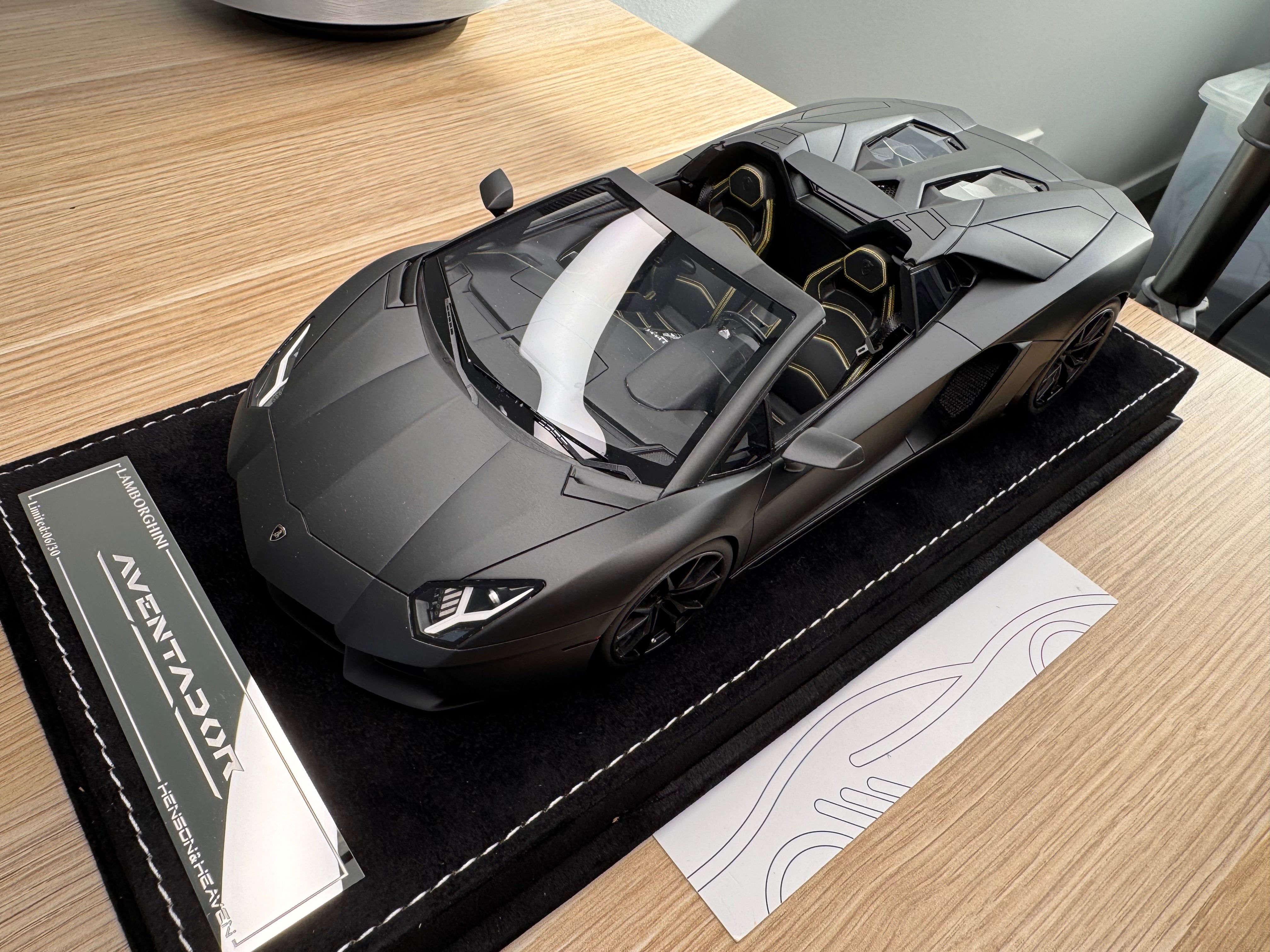 Lamborghini Aventador LP700-4 Roadster - Matte Black - 1:18