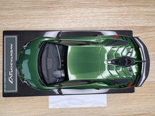 Load image into Gallery viewer, Lamborghini Aventador SVJ - Verde Ermes - 1:18
