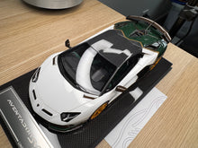 Load image into Gallery viewer, Lamborghini Aventador SVJ - Bianco Aether / Verde Hydra - 1:18
