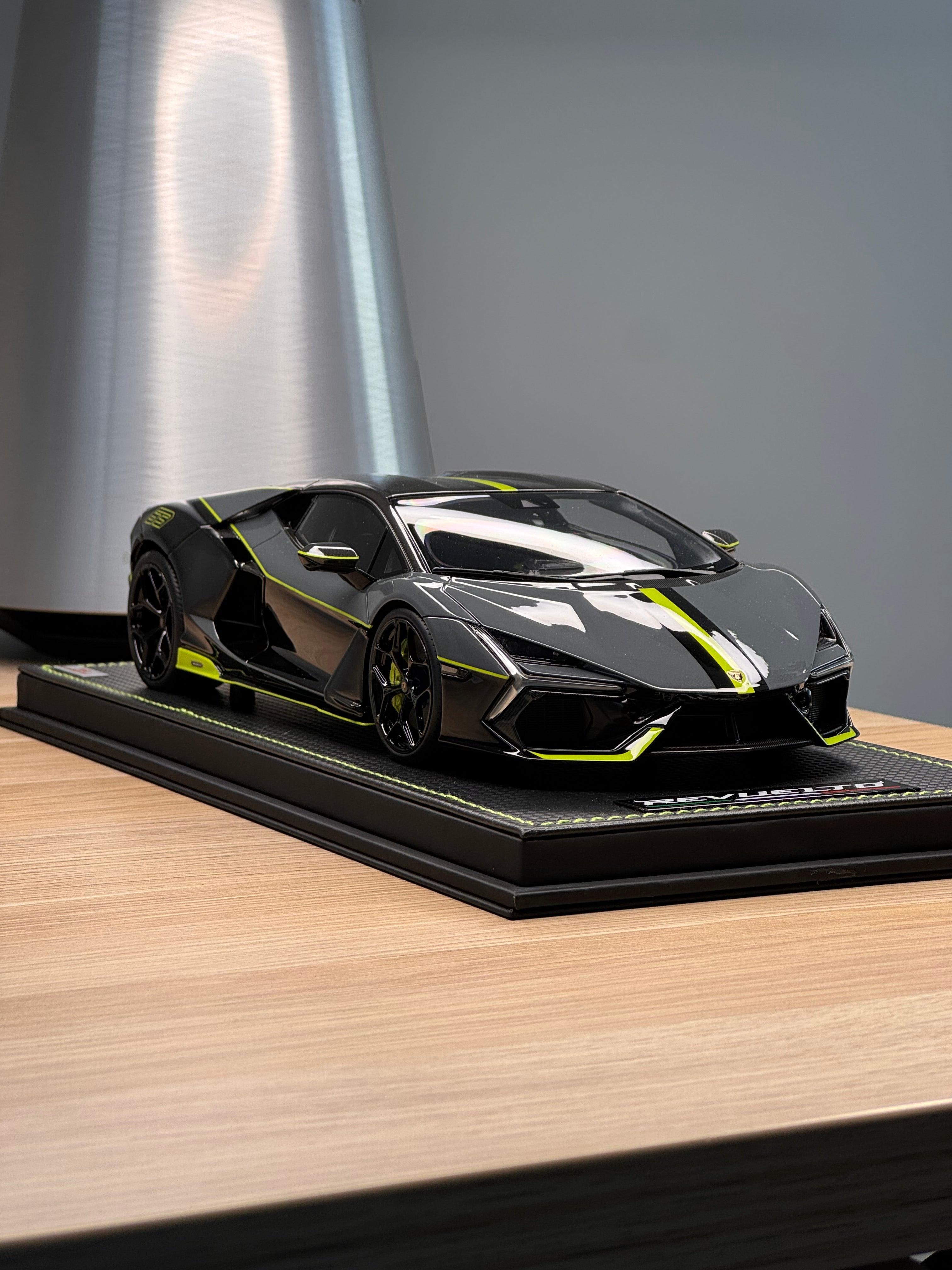 Lamborghini Revuelto - Grigio Telesto with Nero Noctis / Verde Scandal Livery - 1:18