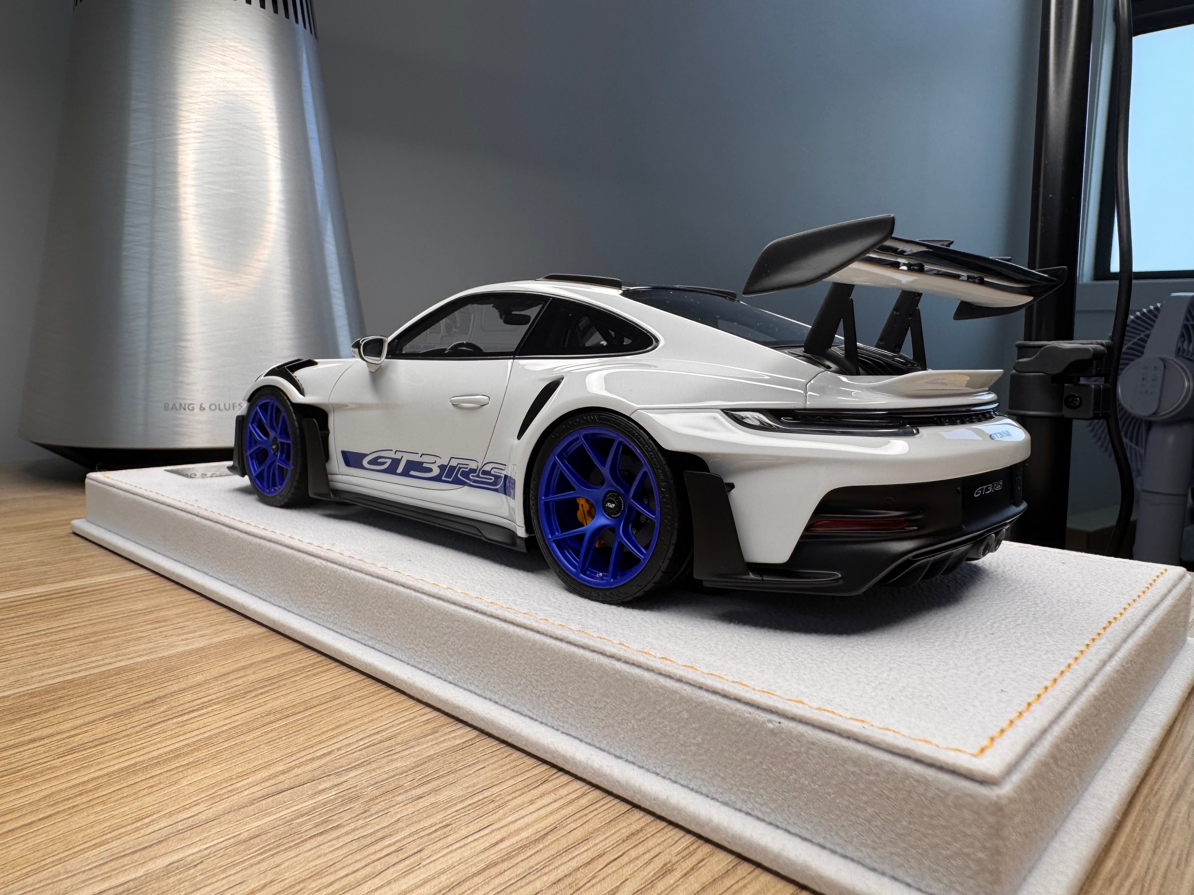 Porsche 911 992 GT3RS - Cement Grey - 1:18