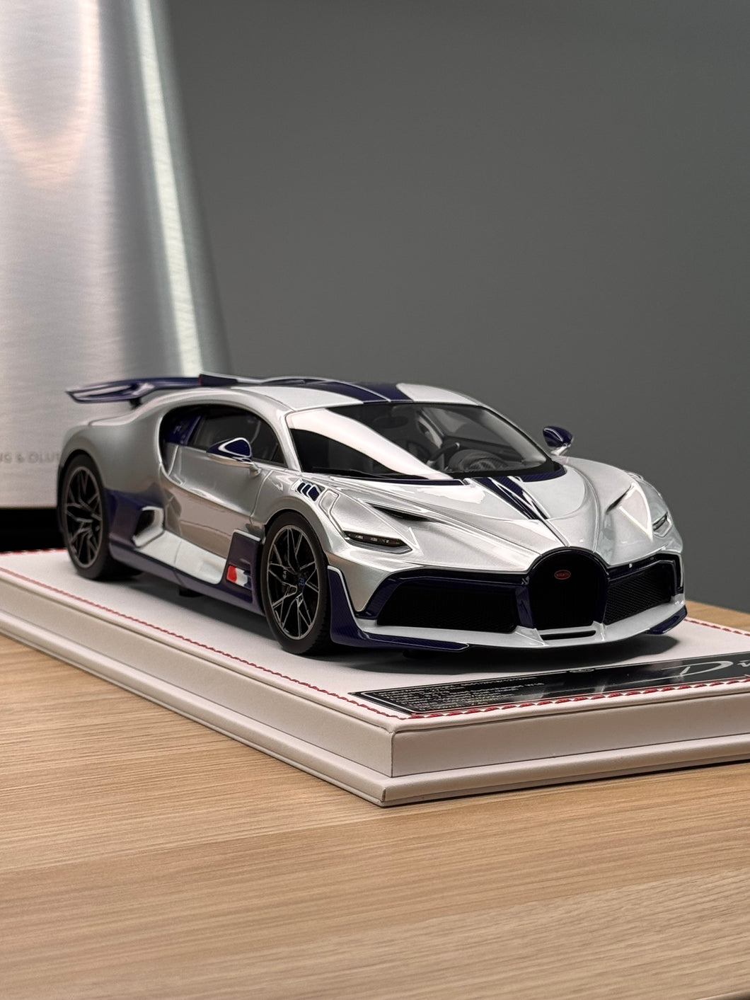 Bugatti Divo - bright silver (glossy) - 1:18