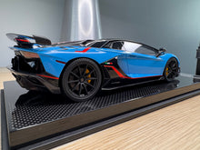 Load image into Gallery viewer, Lamborghini Aventador SVJ - Azzurro Flake / Red Stripe - 1:18
