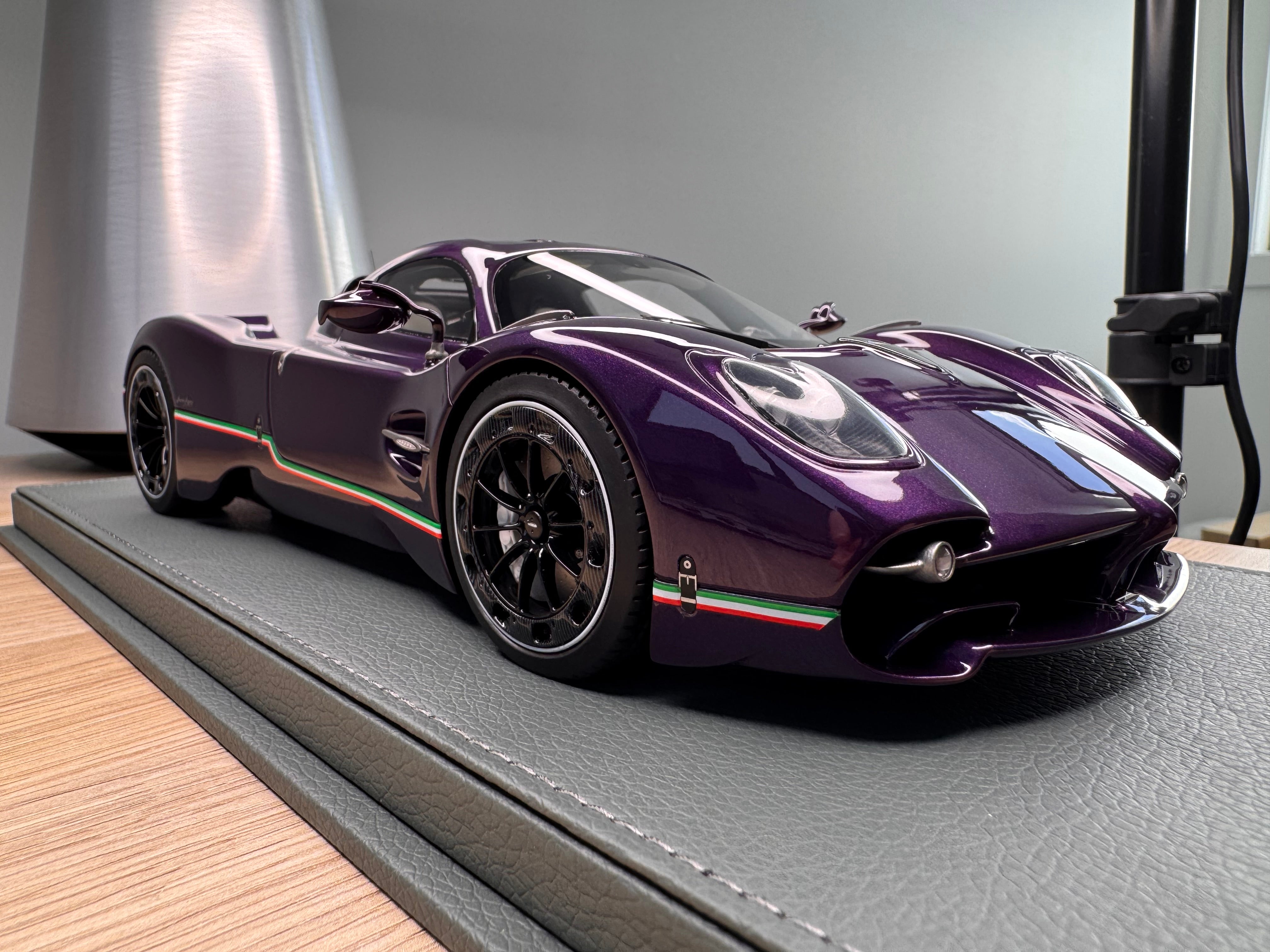 Pagani Utopia - Viola Hong Kong new version - 1:18