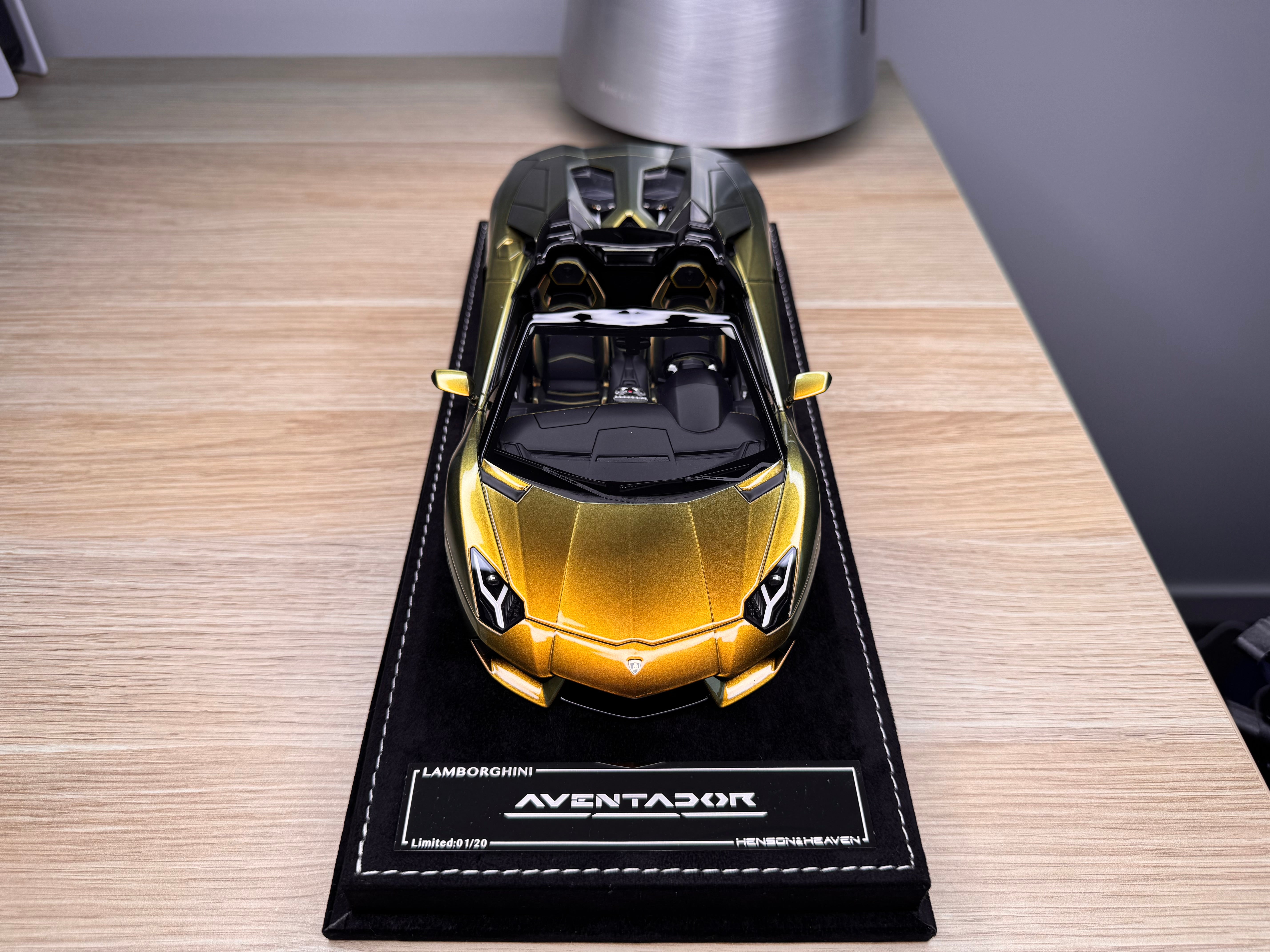 Lamborghini Aventador LP700-4 Roadster - Chameleon Gold - 1:18