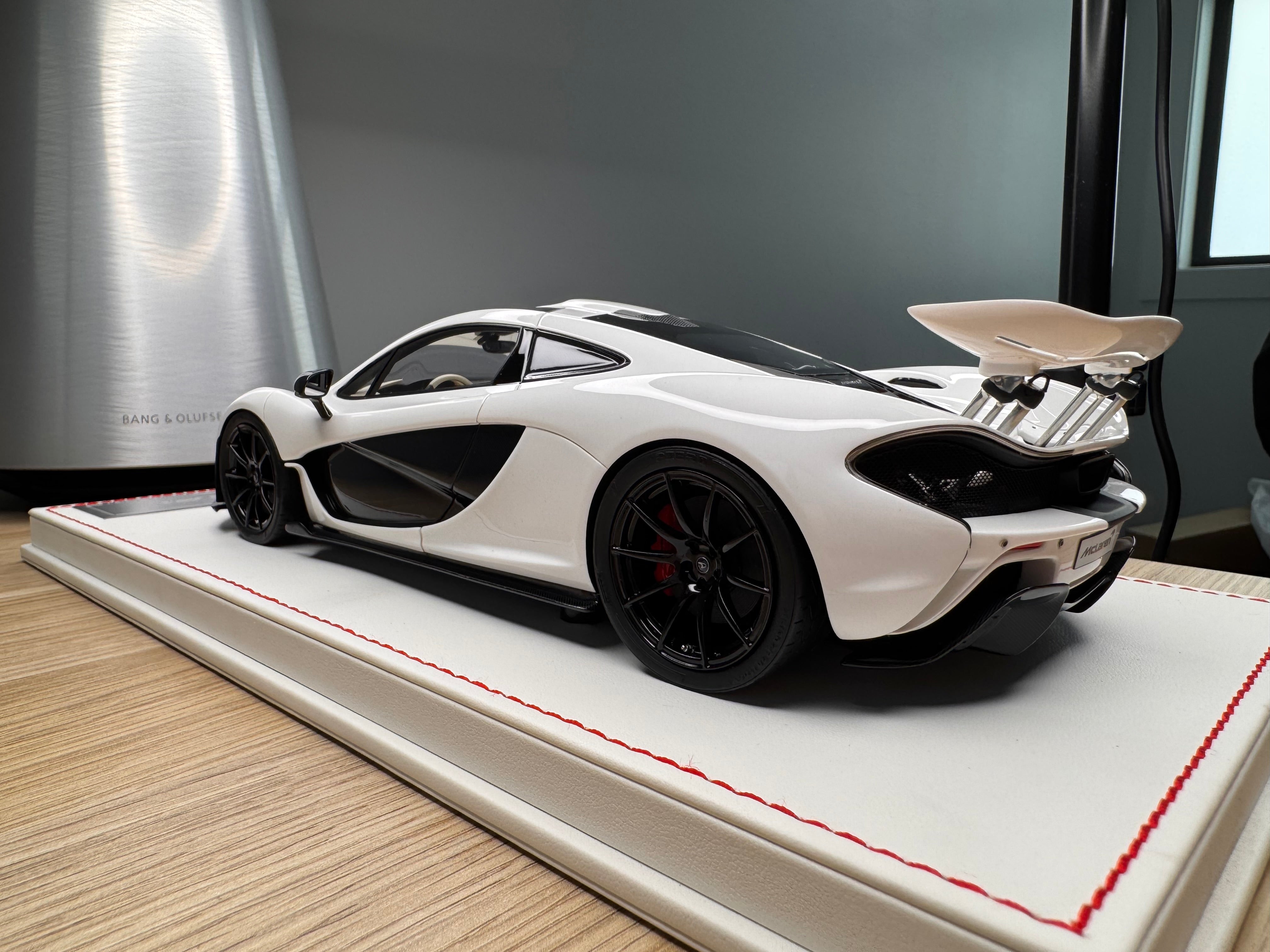 McLaren P1 - Silica White / Black - 1:18