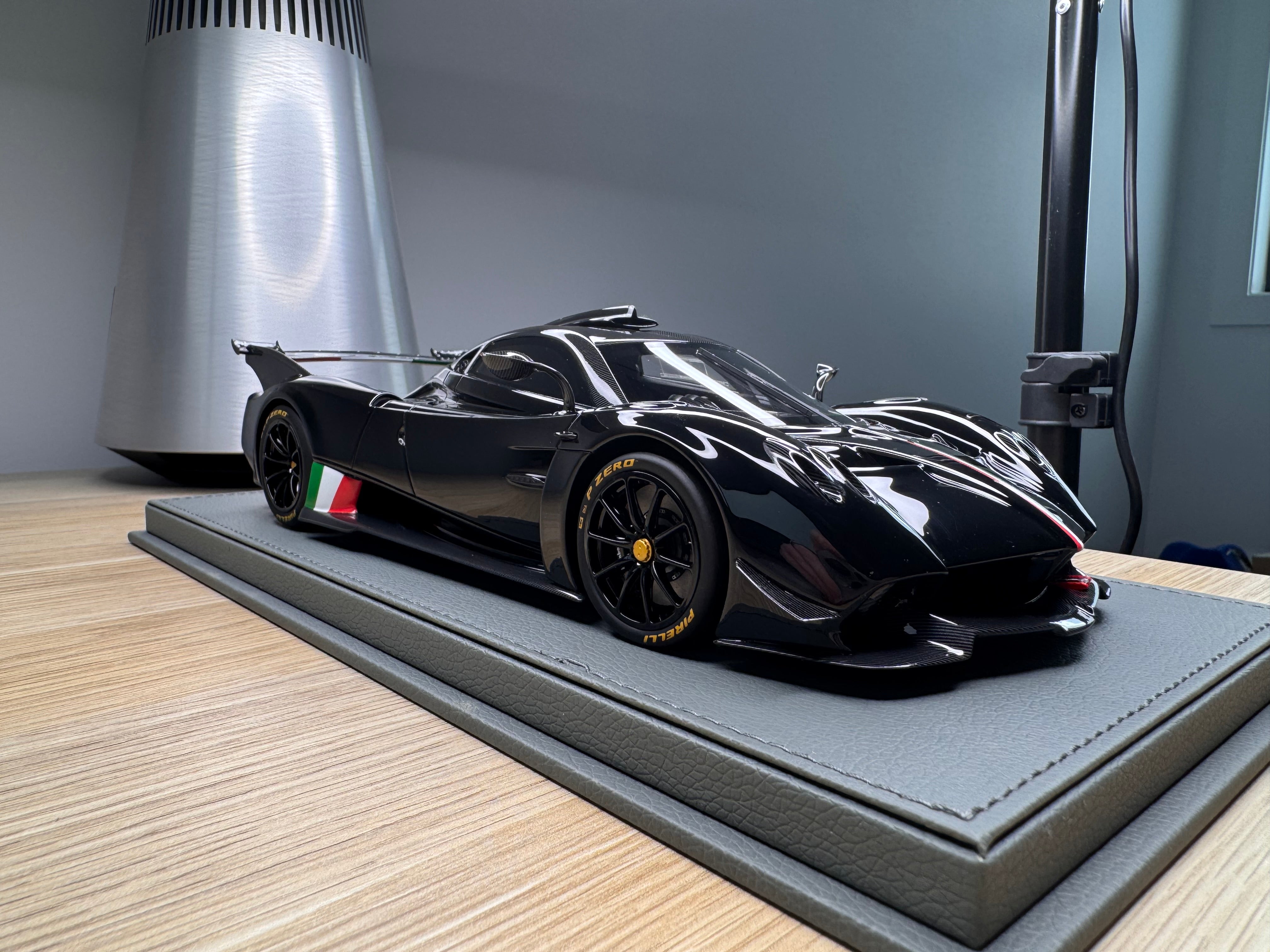 Pagani Huayra R - Gloss Black - 1:18