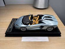 Load image into Gallery viewer, Lamborghini Aventador LP700-4 Roadster - Azzurro Thethis - 1:18
