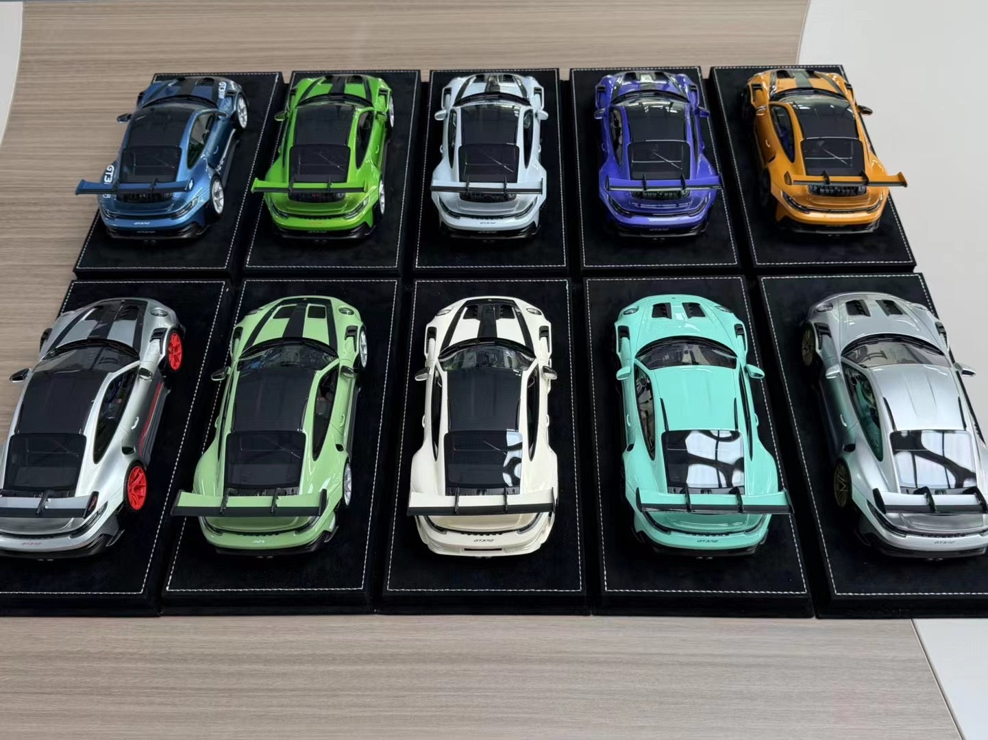 Porsche 911 992 GT3RS - select colour by Henson & Heaven (HH) - 1:18