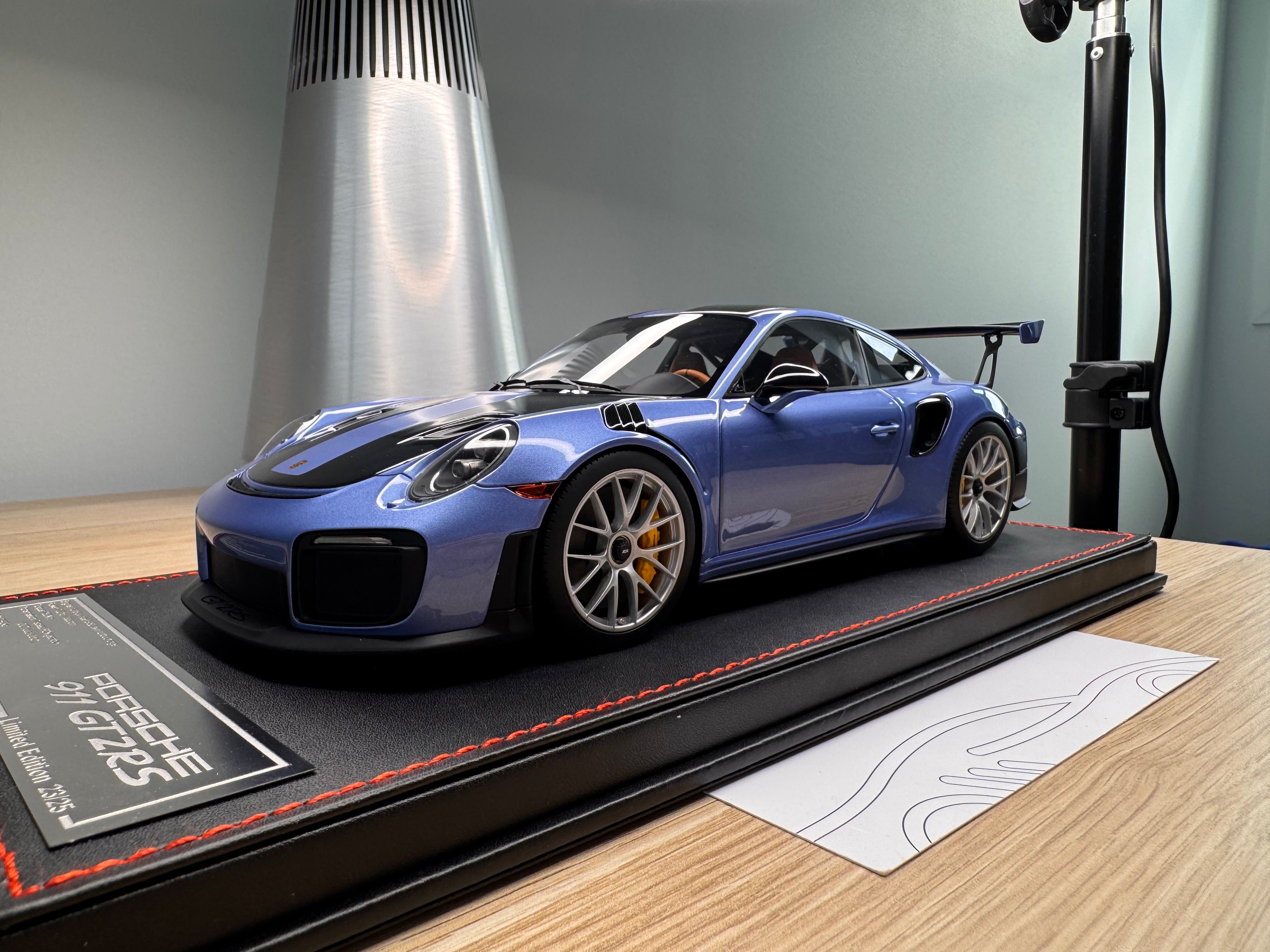 Porsche 911 GT2RS - PTS Gemini Metallic on black leather base - 1:18
