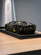 Load image into Gallery viewer, Lamborghini Revuelto - Grigio Telesto with Nero Noctis / Verde Scandal Livery - 1:18
