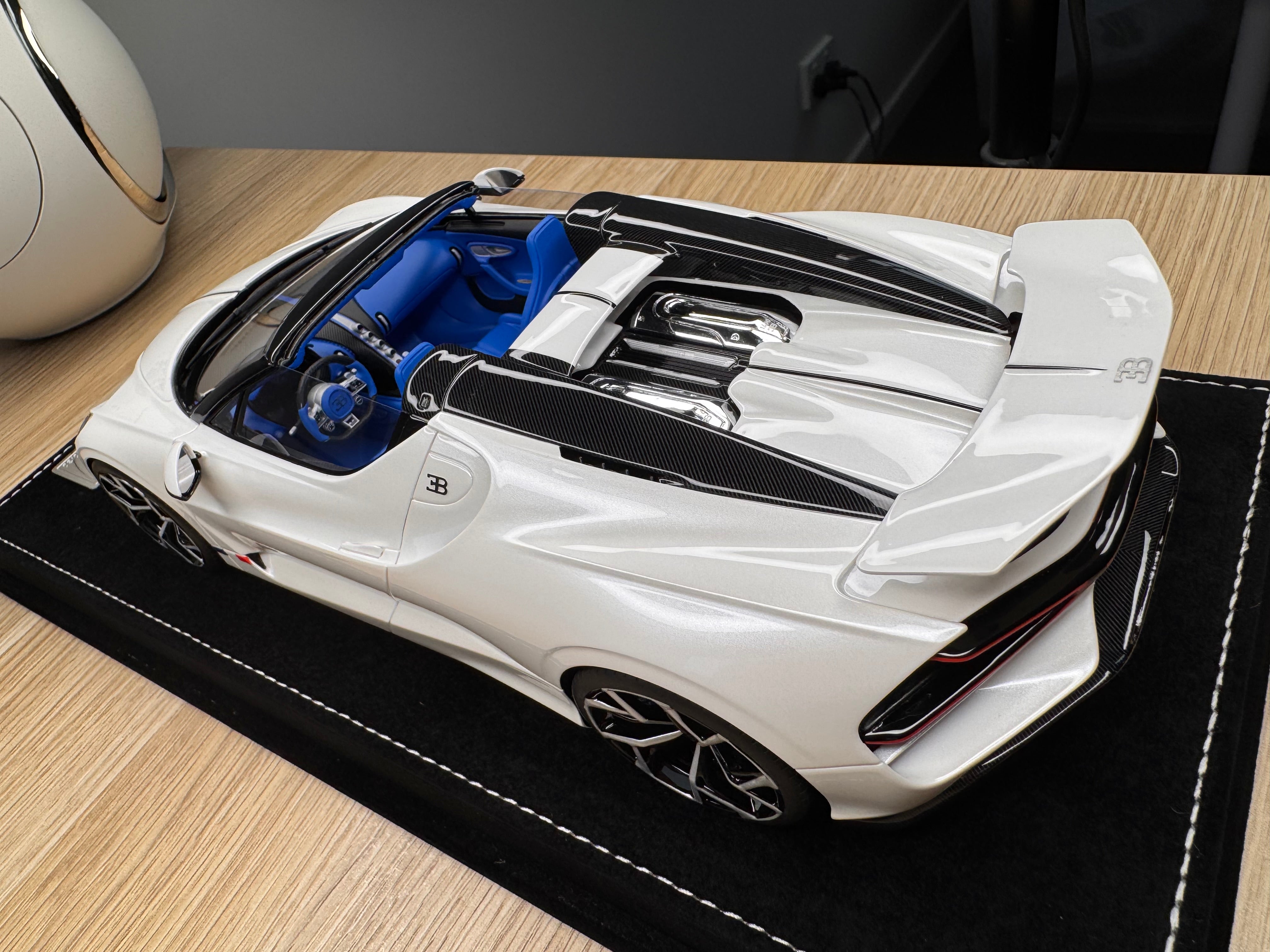Bugatti Mistral - Pearl White - 1:18