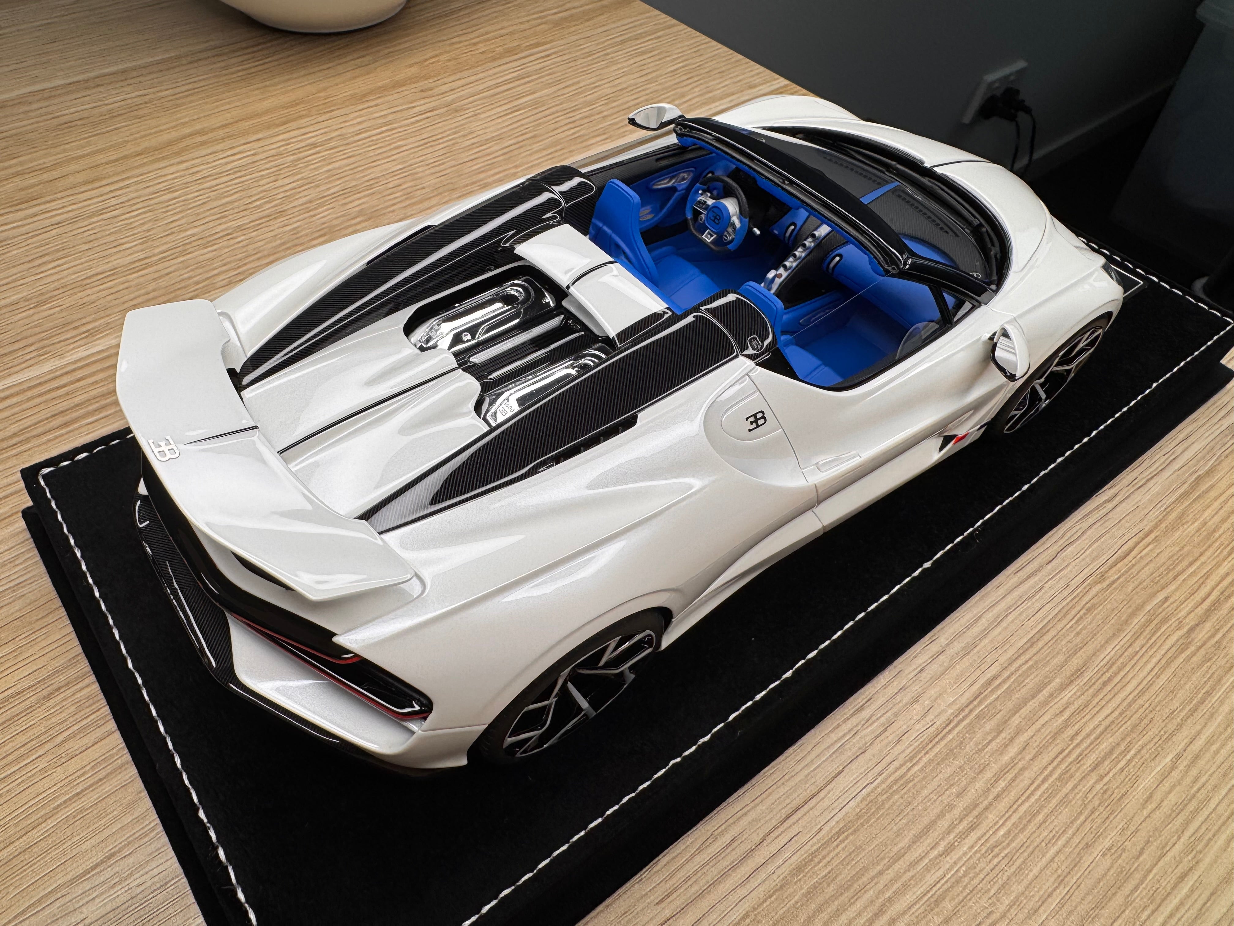 Bugatti Mistral - Pearl White - 1:18