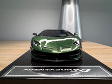 Load image into Gallery viewer, Lamborghini Aventador SVJ - Verde Ermes - 1:18
