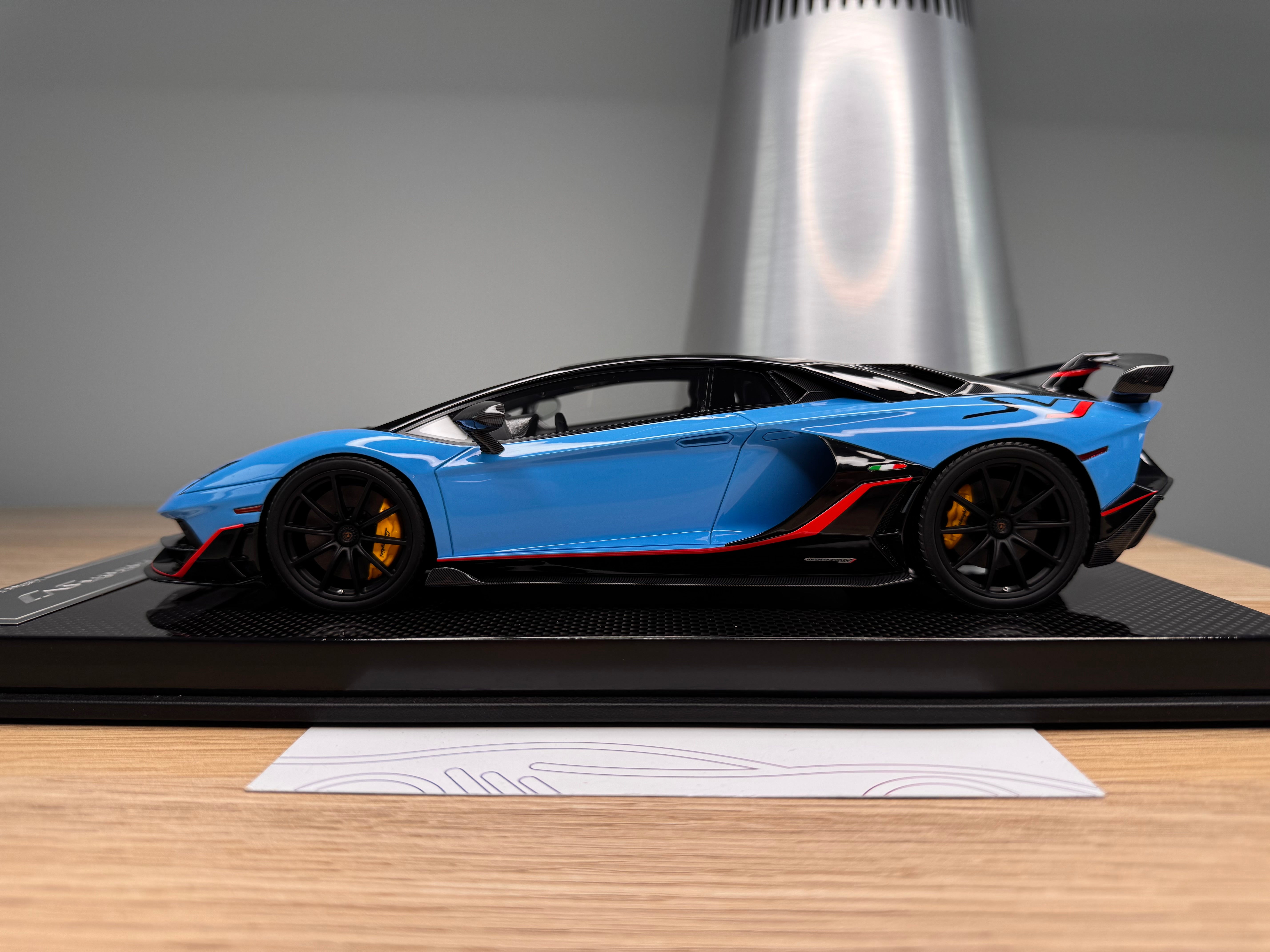 Lamborghini Aventador SVJ - Azzurro Flake / Red Stripe - 1:18