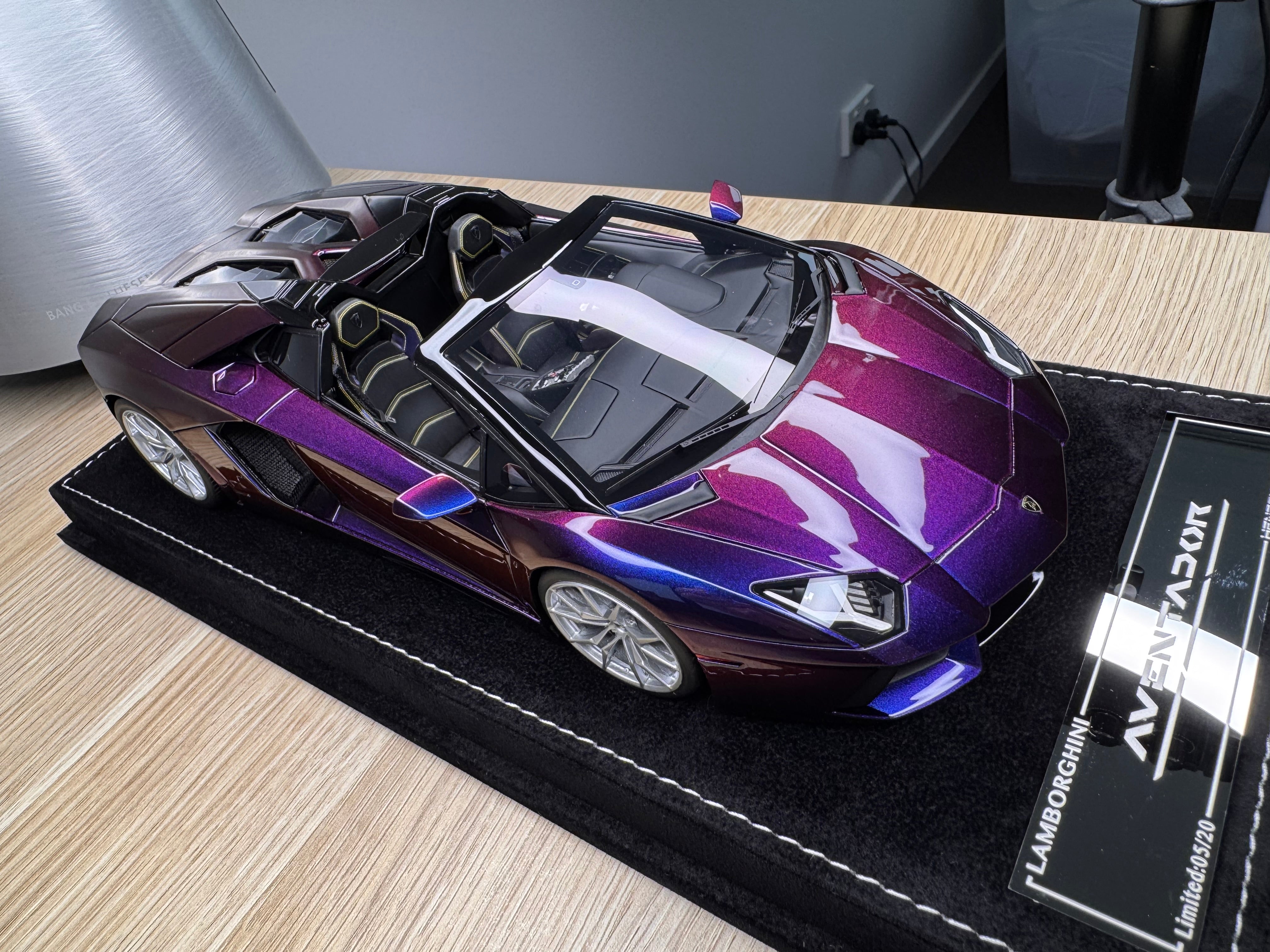 Lamborghini Aventador LP700-4 Roadster - Chameleon Purple - 1:18