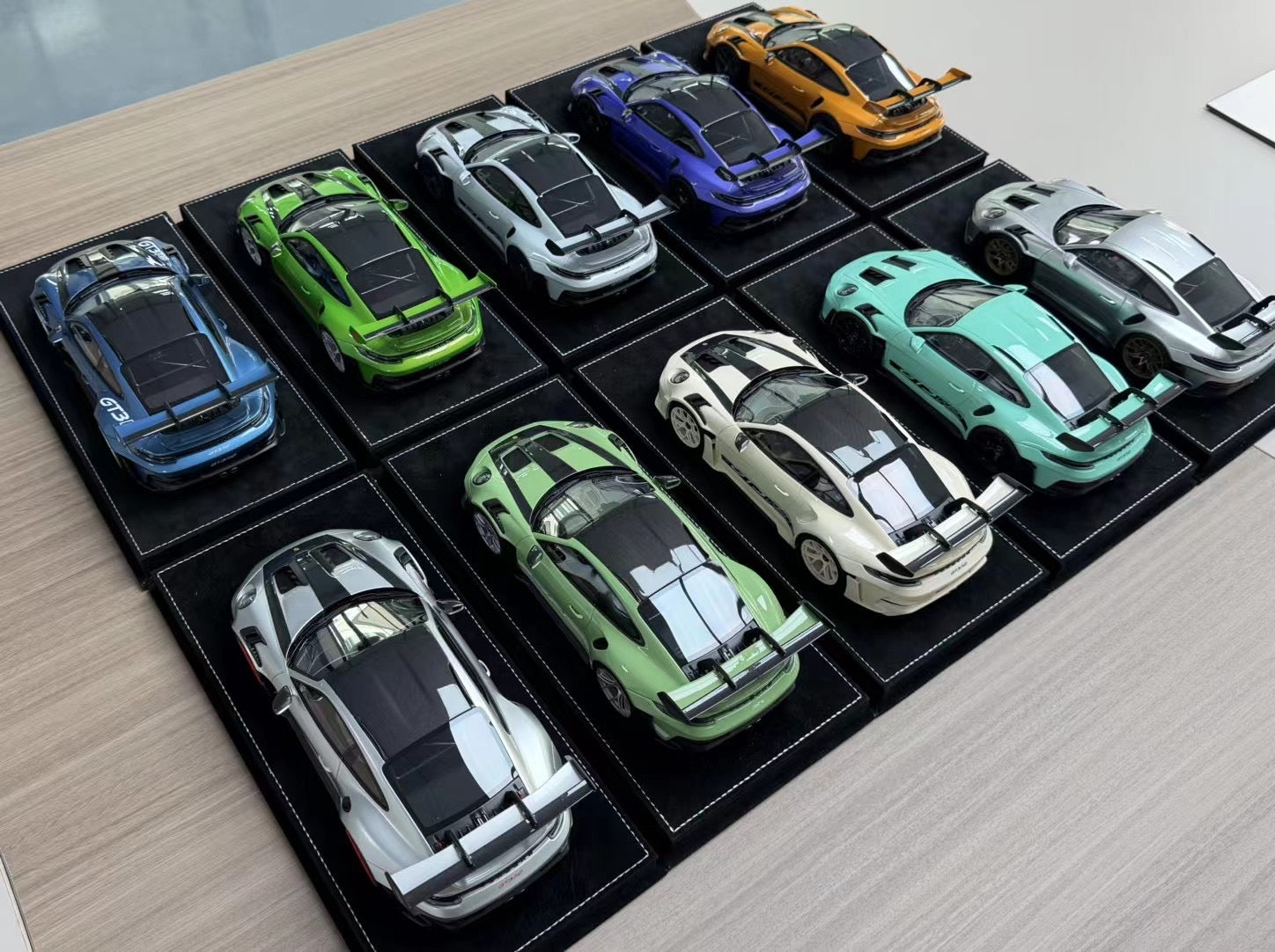 Porsche 911 992 GT3RS - select colour by Henson & Heaven (HH) - 1:18