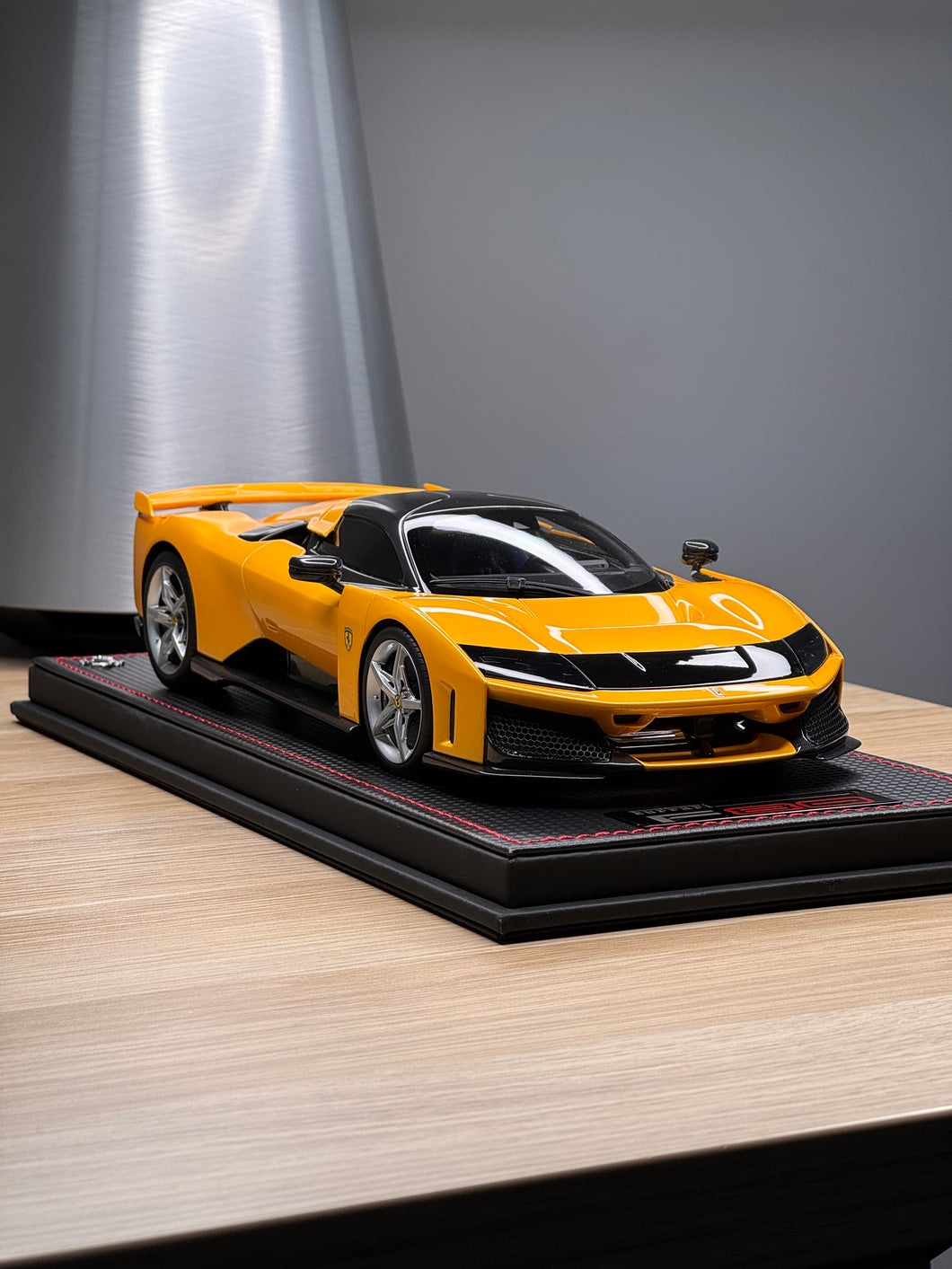 Ferrari F80 - Giallo Triplo Strato - 1:18