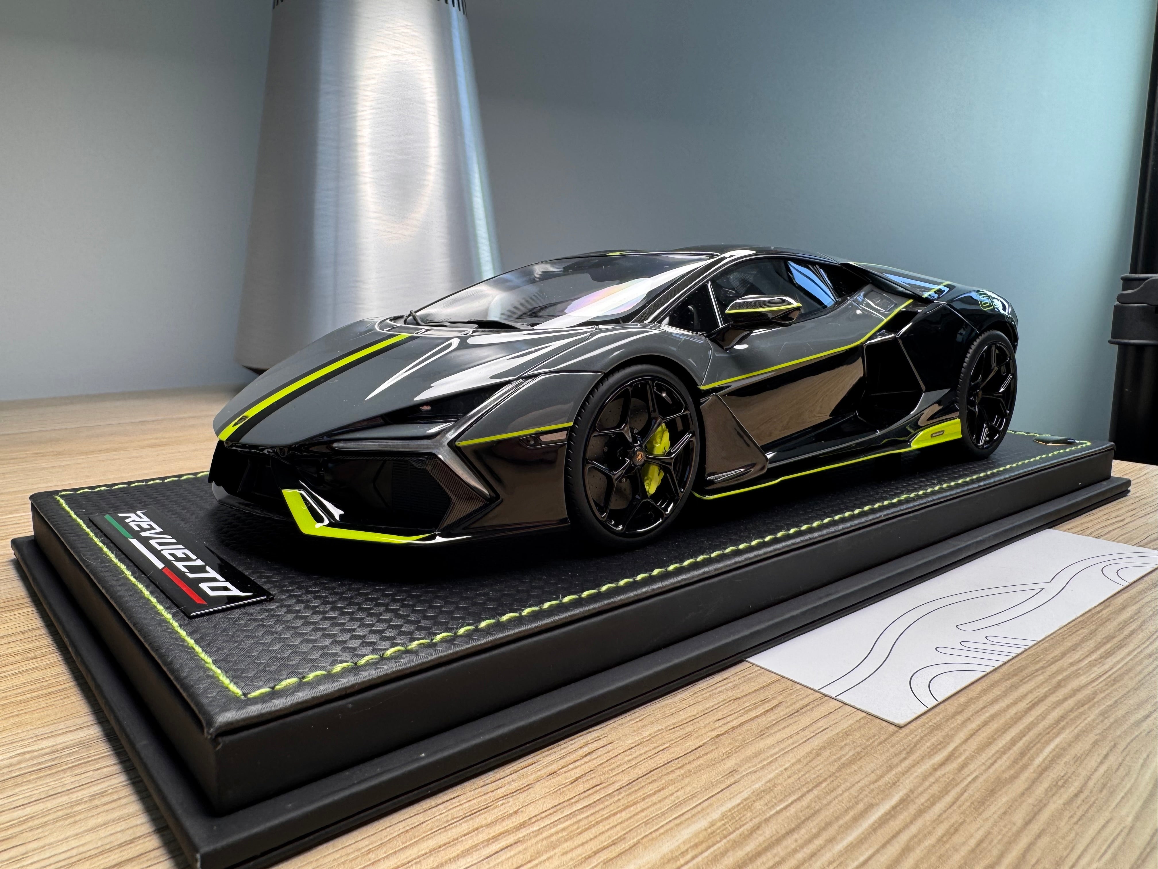 Lamborghini Revuelto - Grigio Telesto with Nero Noctis / Verde Scandal Livery - 1:18