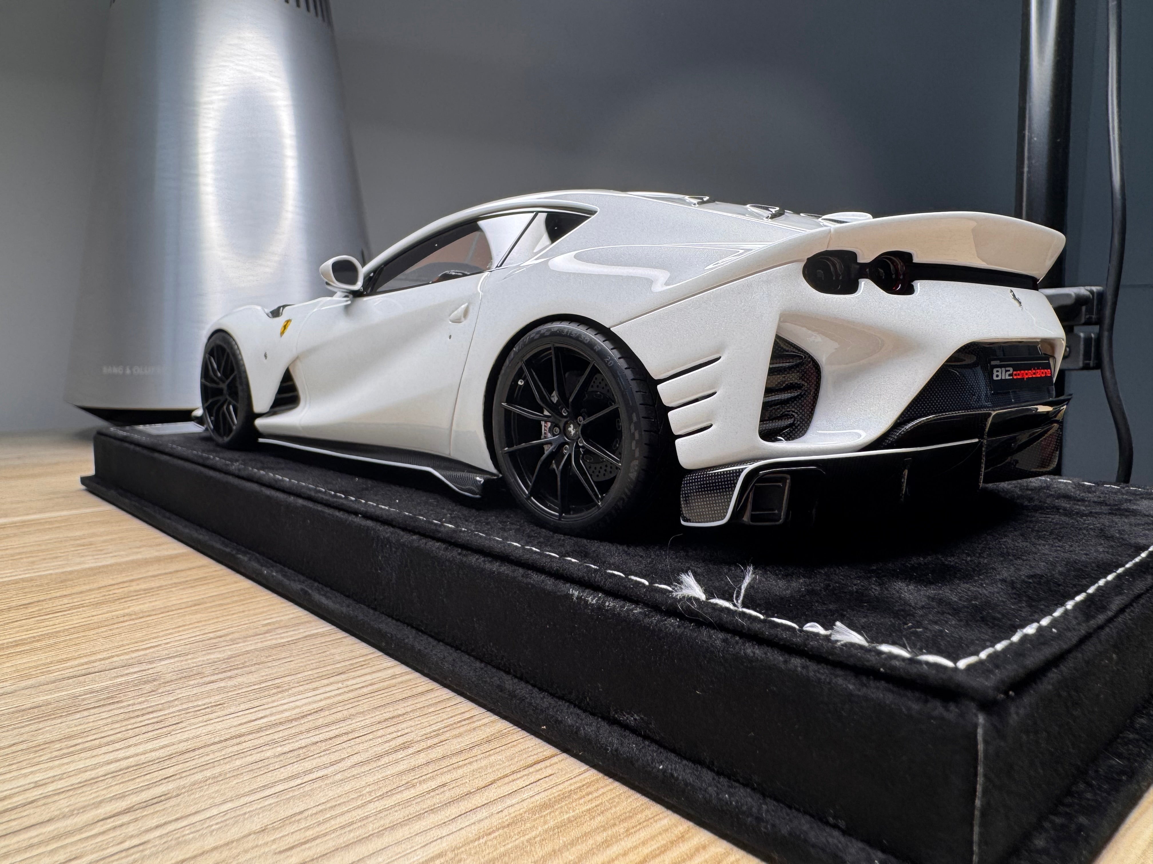 Ferrari 812 Competizione - Arcobaleno Lucido - 1:18
