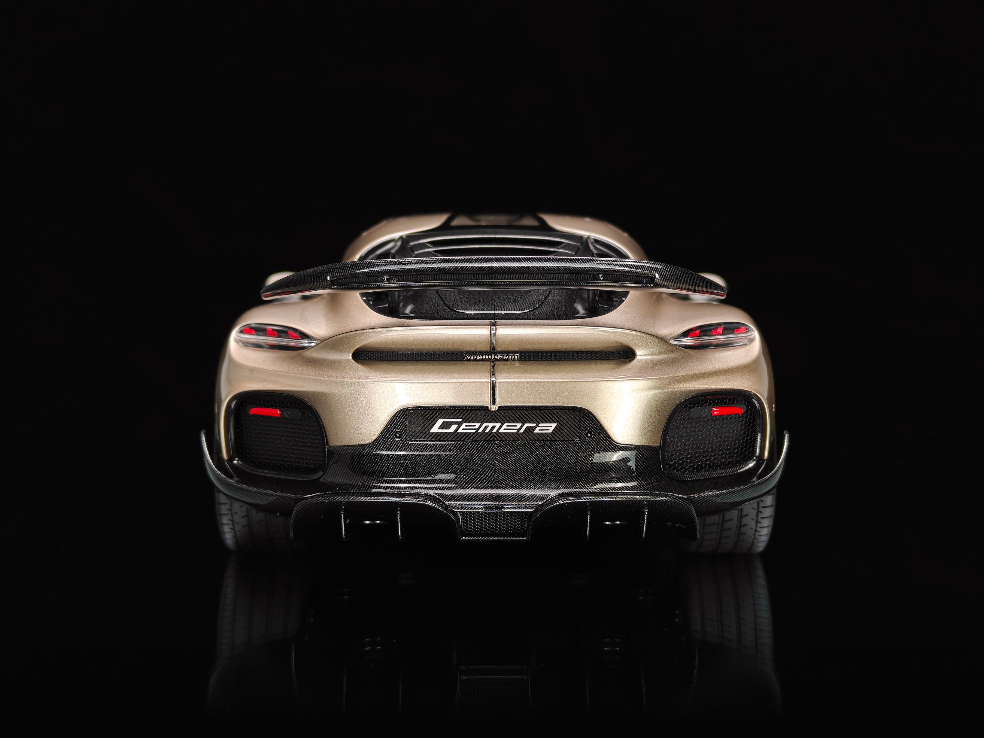 Koenigsegg Gemera - Champagne Gold - 1:18