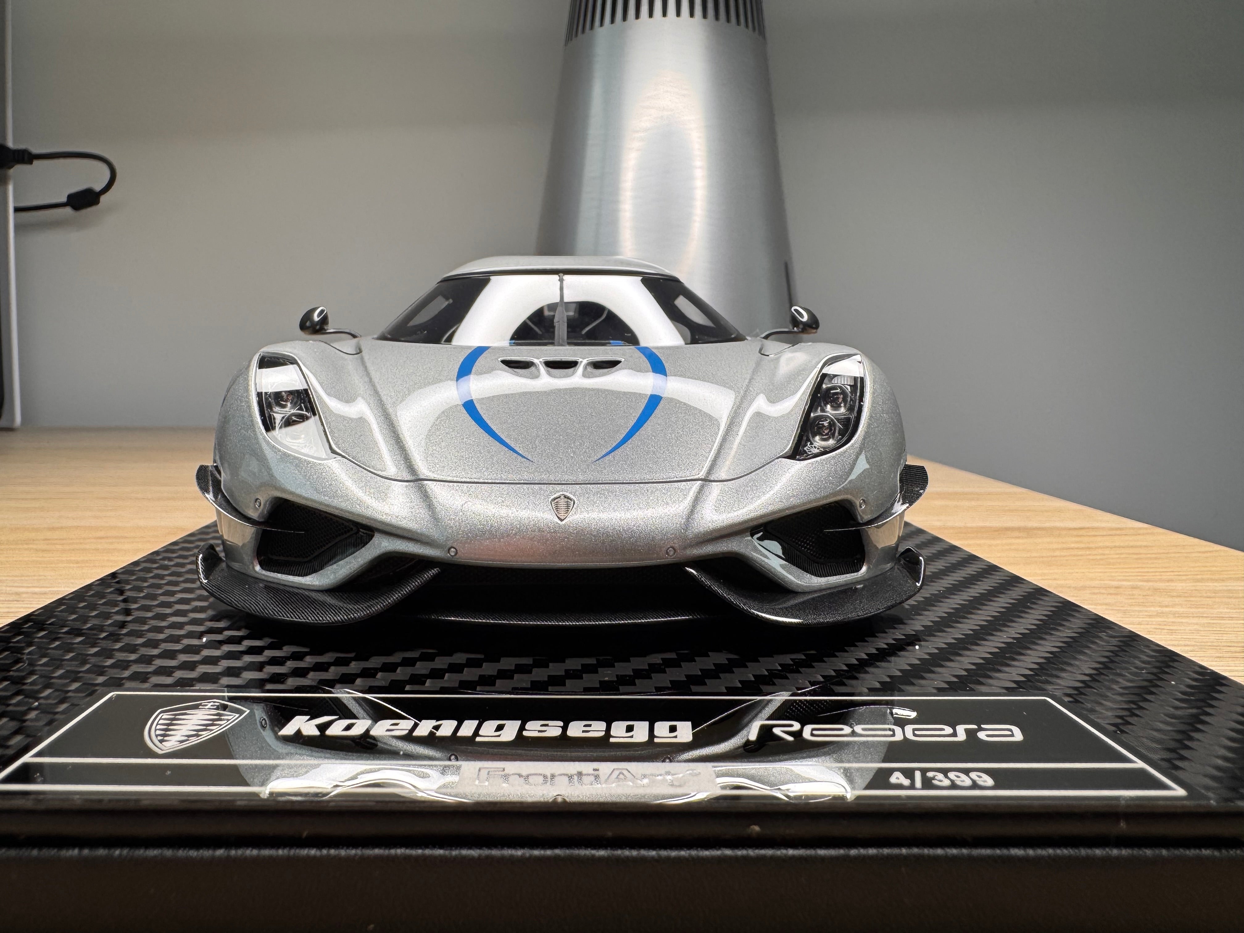 Koenigsegg Regera - Moon Silver with carbon wheels - 1:18