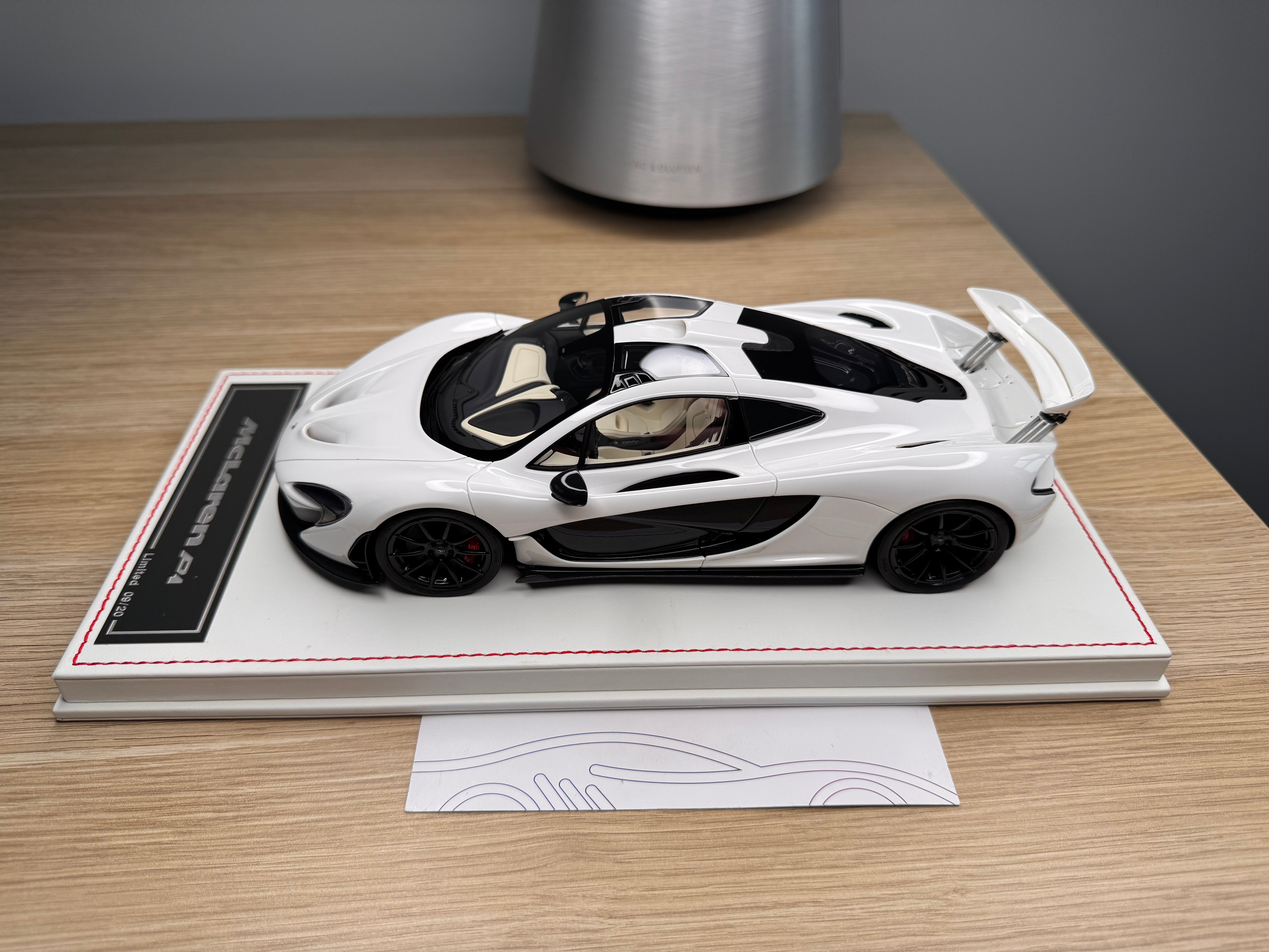 McLaren P1 - Silica White / Black - 1:18