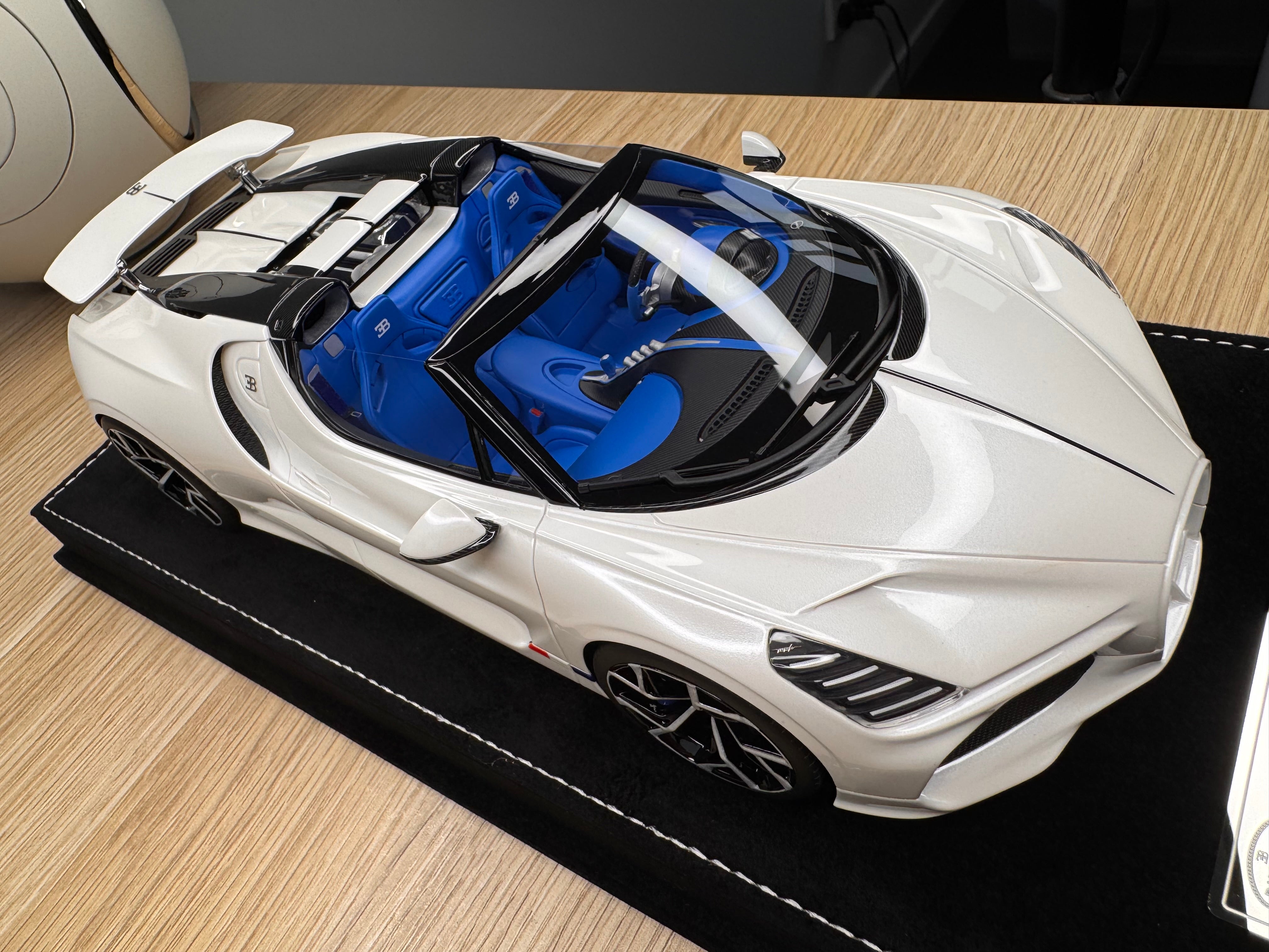 Bugatti Mistral - Pearl White - 1:18