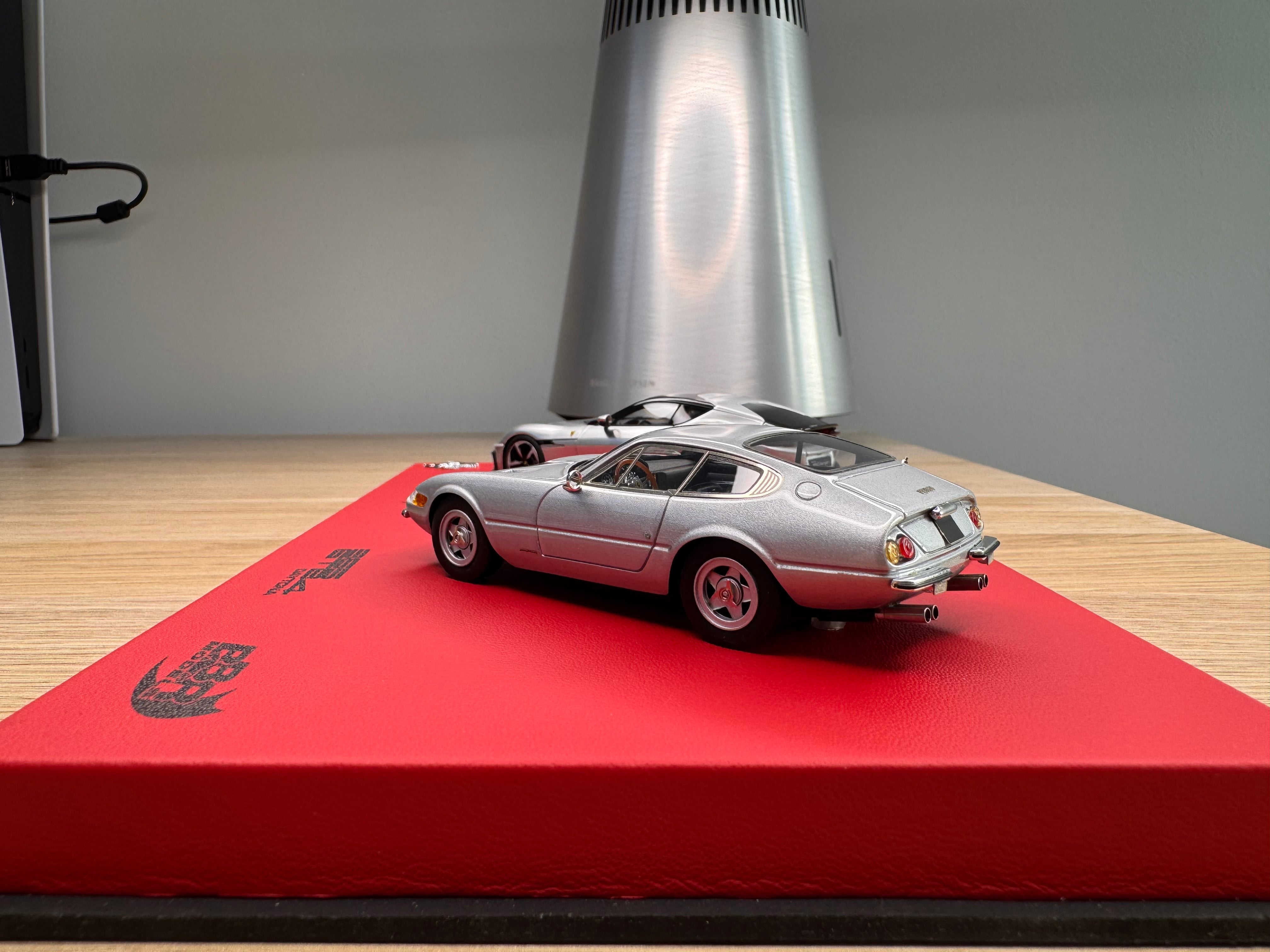 Ferrari 12Cilindri Coupe and Ferrari 365 GTB/4 Daytona - Nurburgring Silver - 1:18