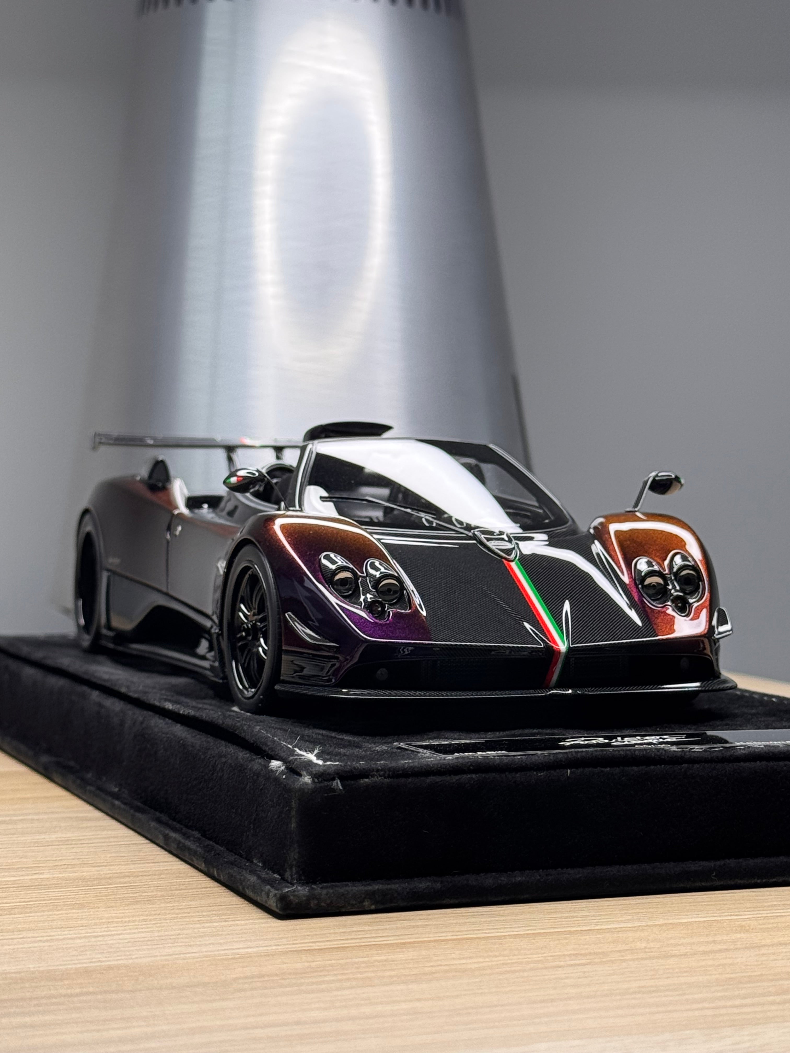 Pagani Zonda Cinque Roadster - Chameleon Purple / Carbon - 1:18
