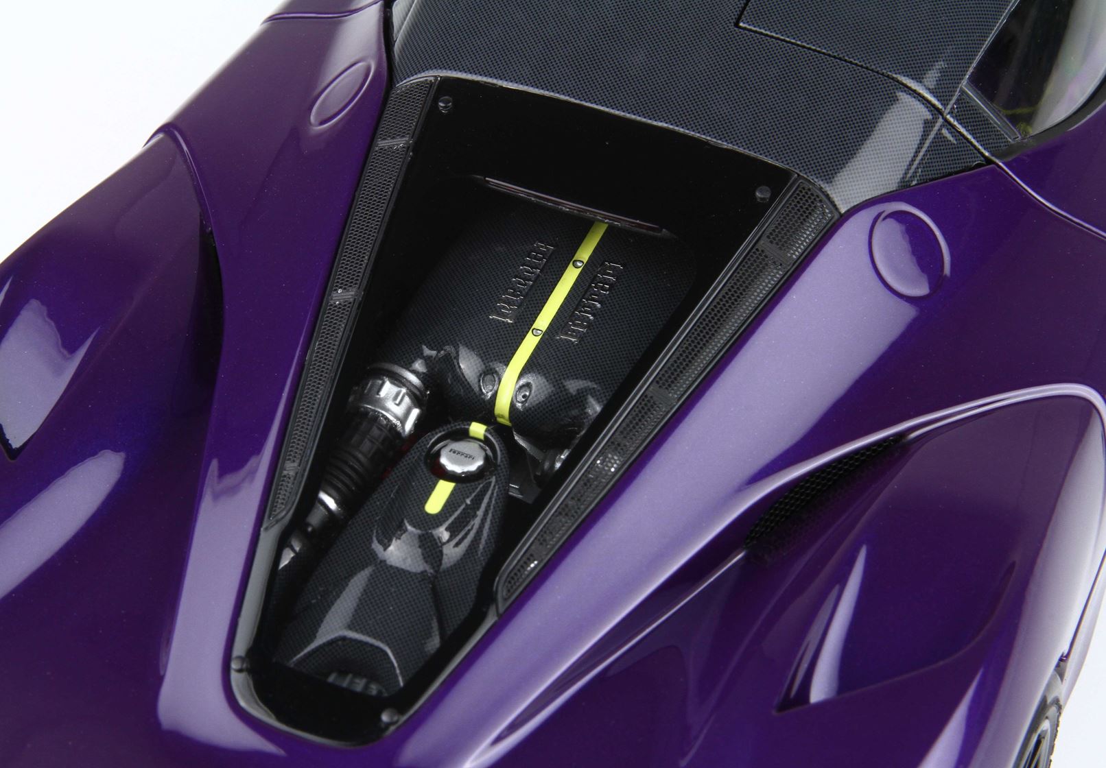 Ferrari LaFerrari - Dubai purple Viola Vio OPEN PARTS - 1:18