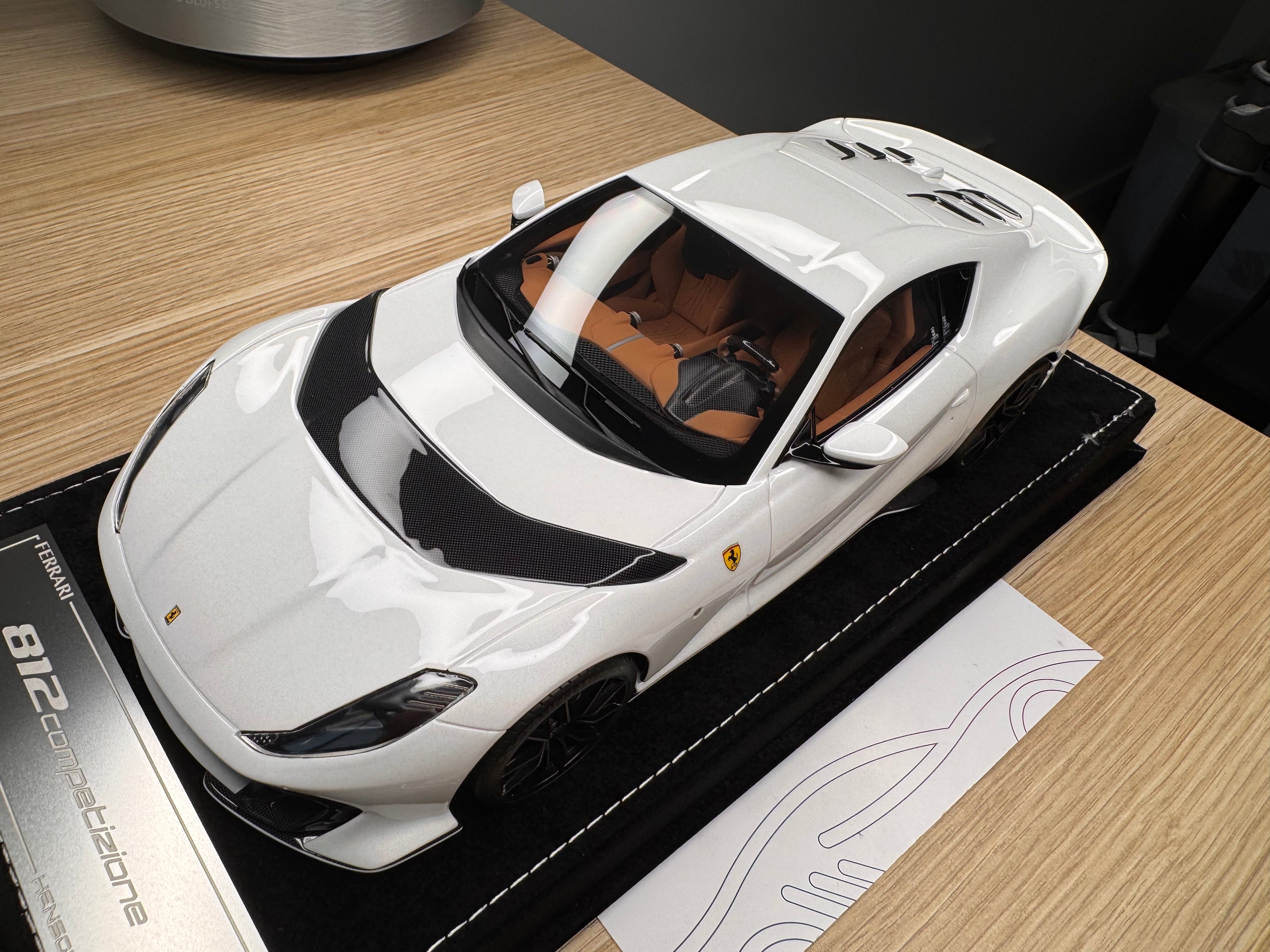 Ferrari 812 Competizione - Arcobaleno Lucido - 1:18