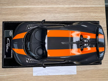 Load image into Gallery viewer, Bugatti Chiron Super Sport 300 - Black Carbon &amp; Orange - 1:18
