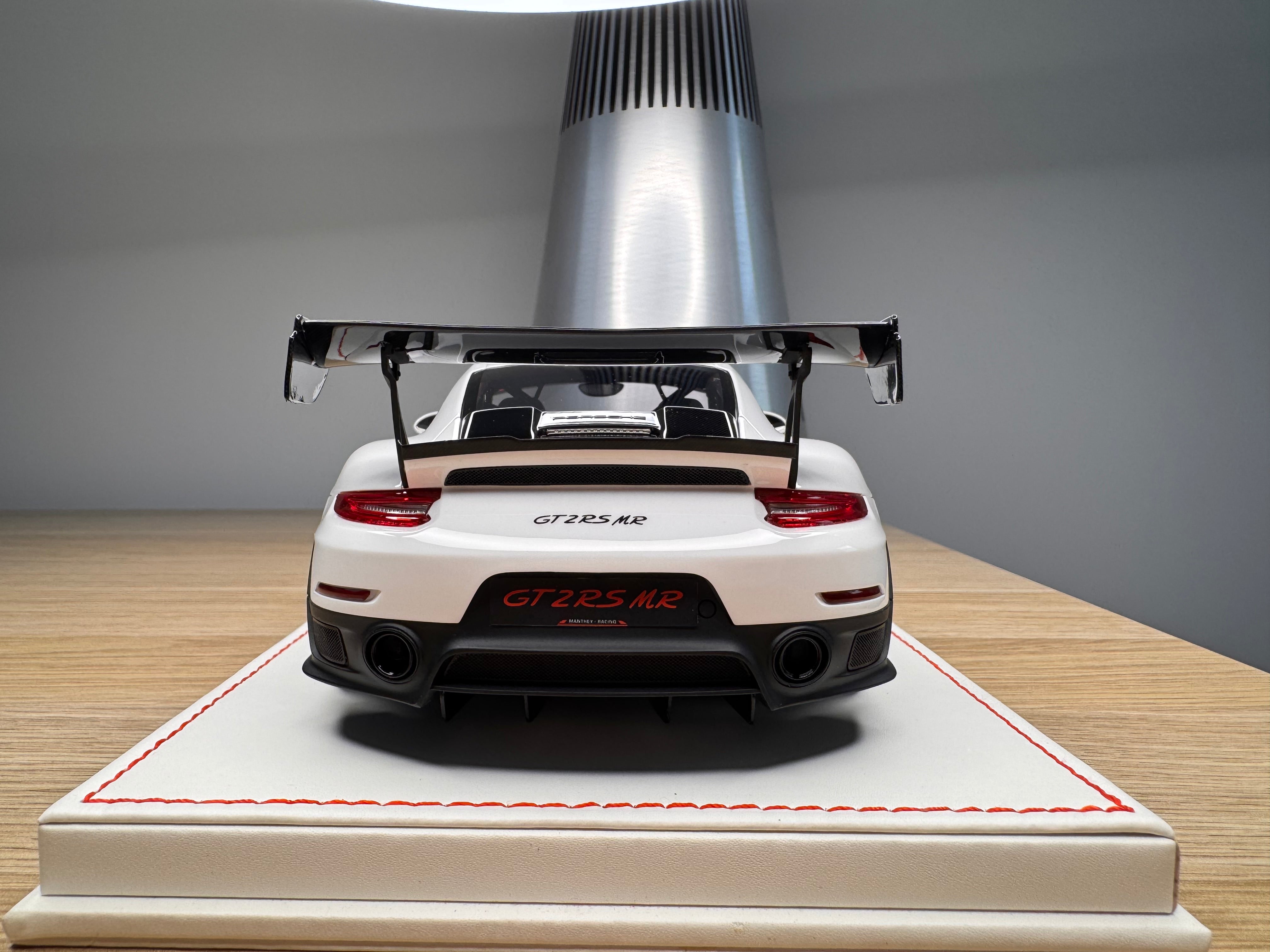 Porsche 911 GT2RSMR - White / Black - 1:18