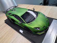 Load image into Gallery viewer, Lamborghini Aventador SVJ - Matte Green Pearl - 1:18
