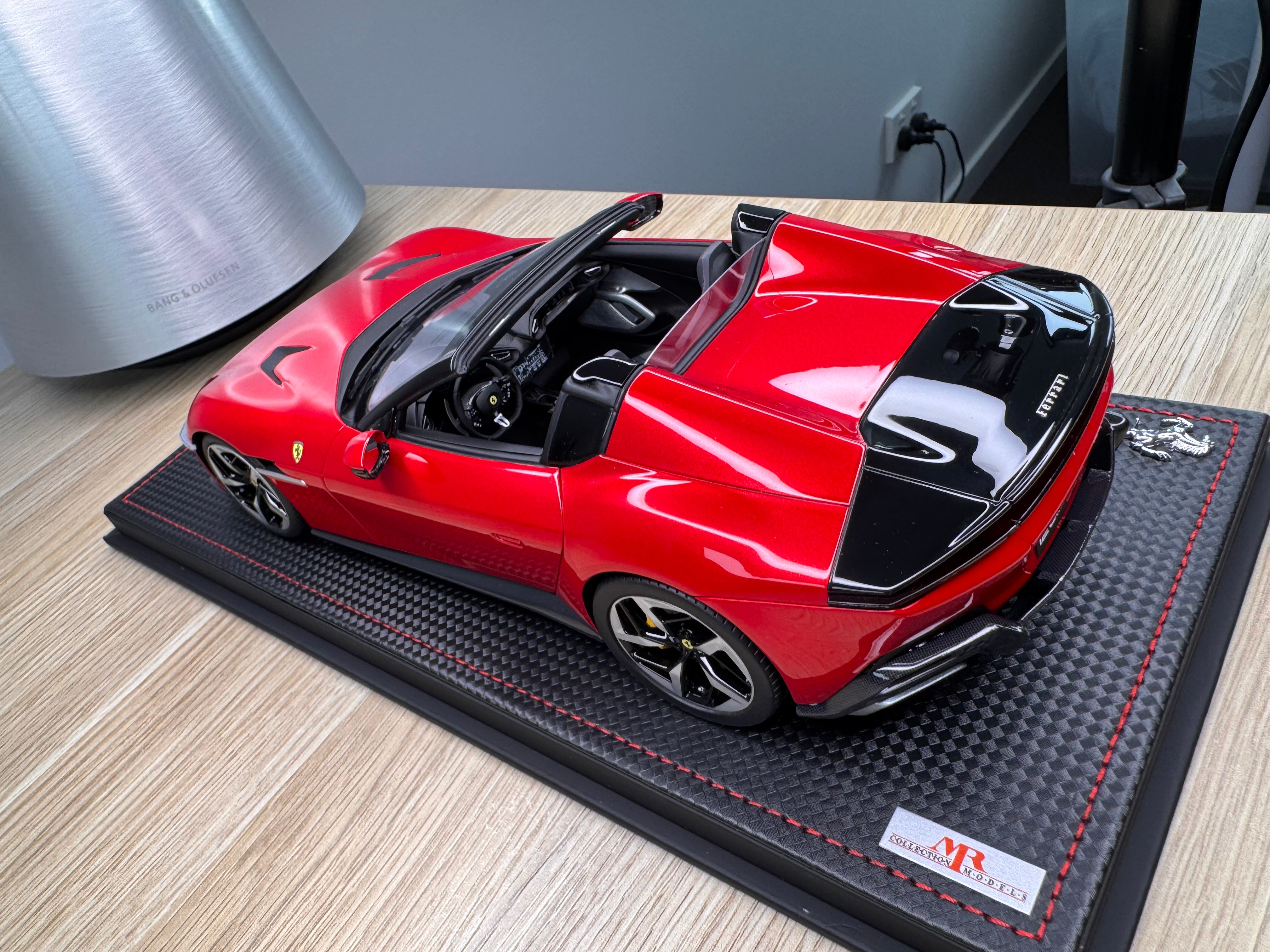 Ferrari 12 Cilindri Spider - Rosso Imola - 1:18