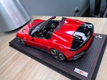 Load image into Gallery viewer, Ferrari 12 Cilindri Spider - Rosso Imola - 1:18
