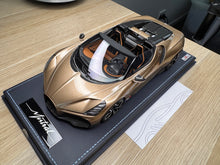 Load image into Gallery viewer, Bugatti Mistral - Dore gold - 1:18
